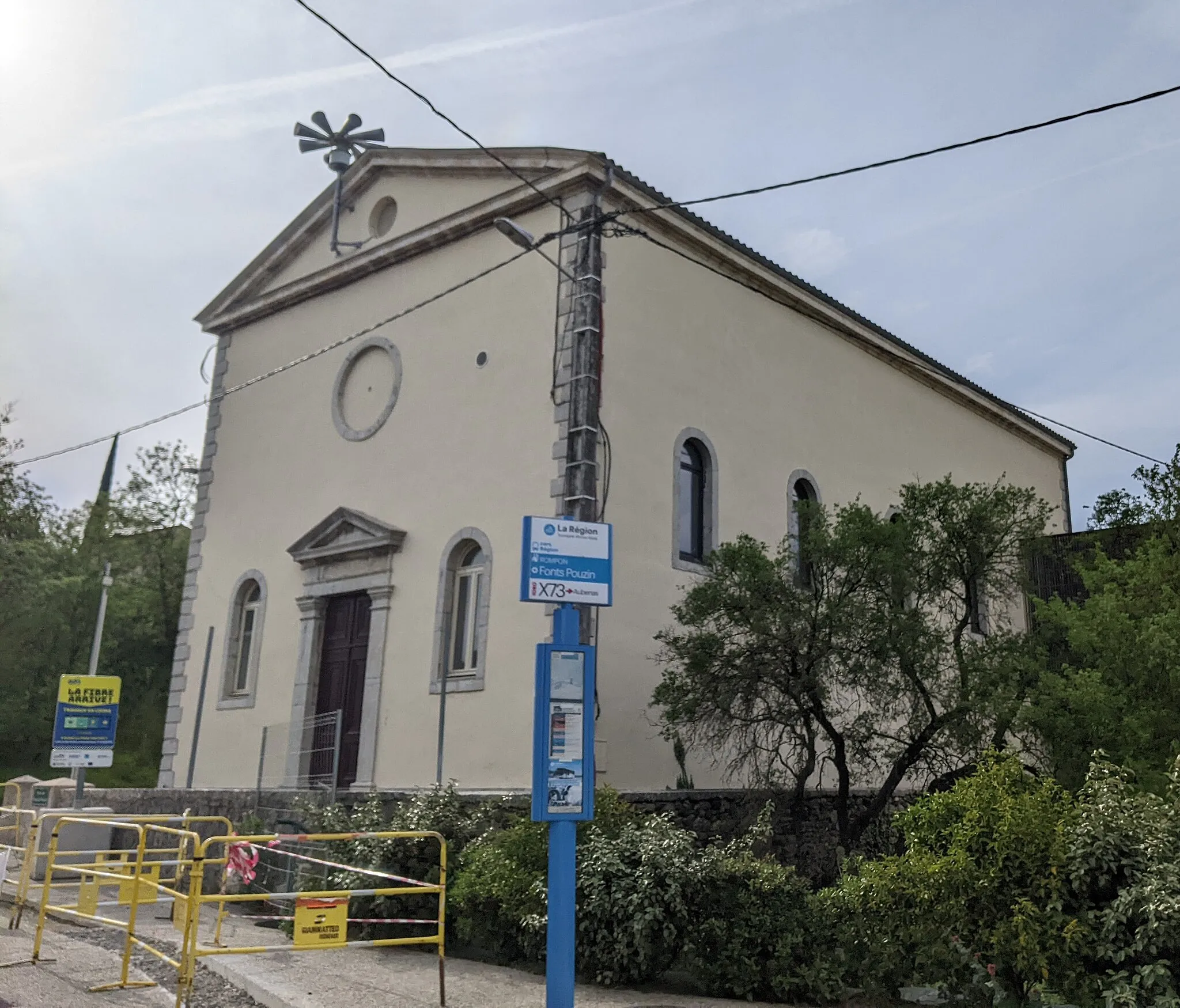 Photo showing: Ancien temple protestant des Fonts du Pouzin, aujourd'hui salle polyvalente, situé aux Fonts du Pouzin, à Rompon (Ardèche, France).