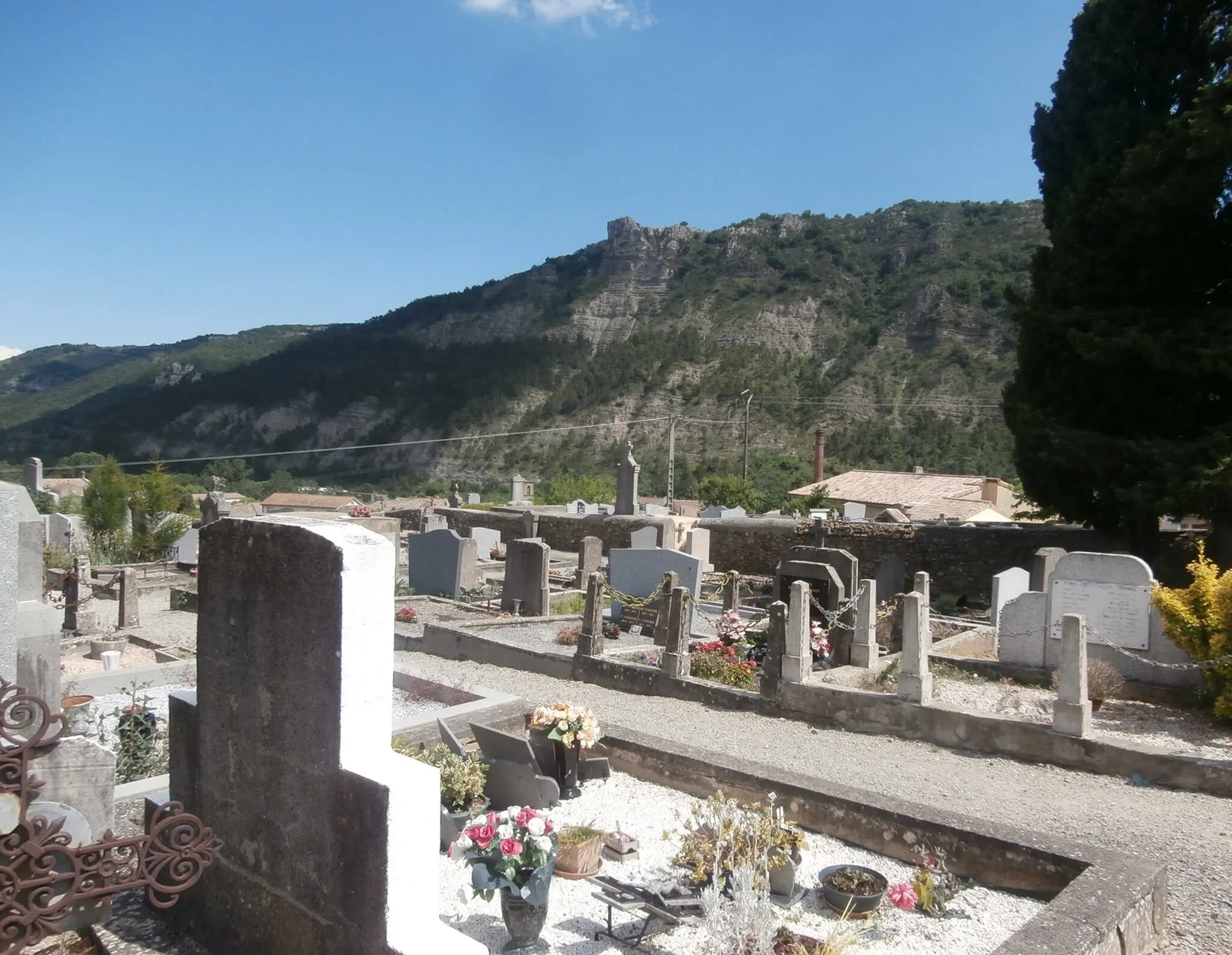 Photo showing: Flaviac: la cimetière.