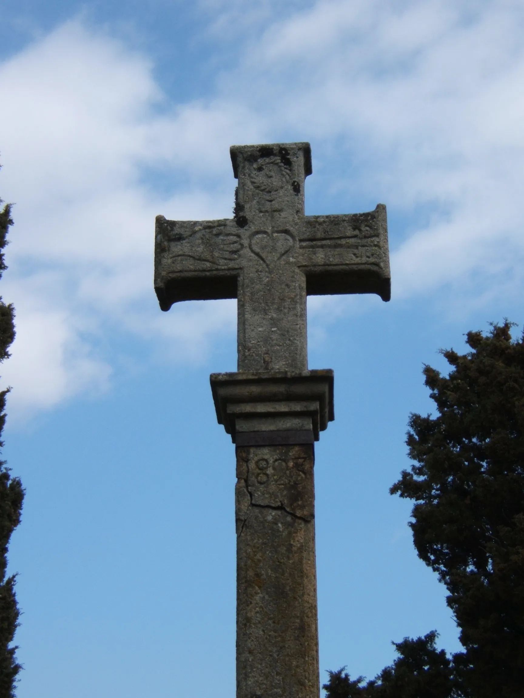 Photo showing: près de l'église Saint Michel