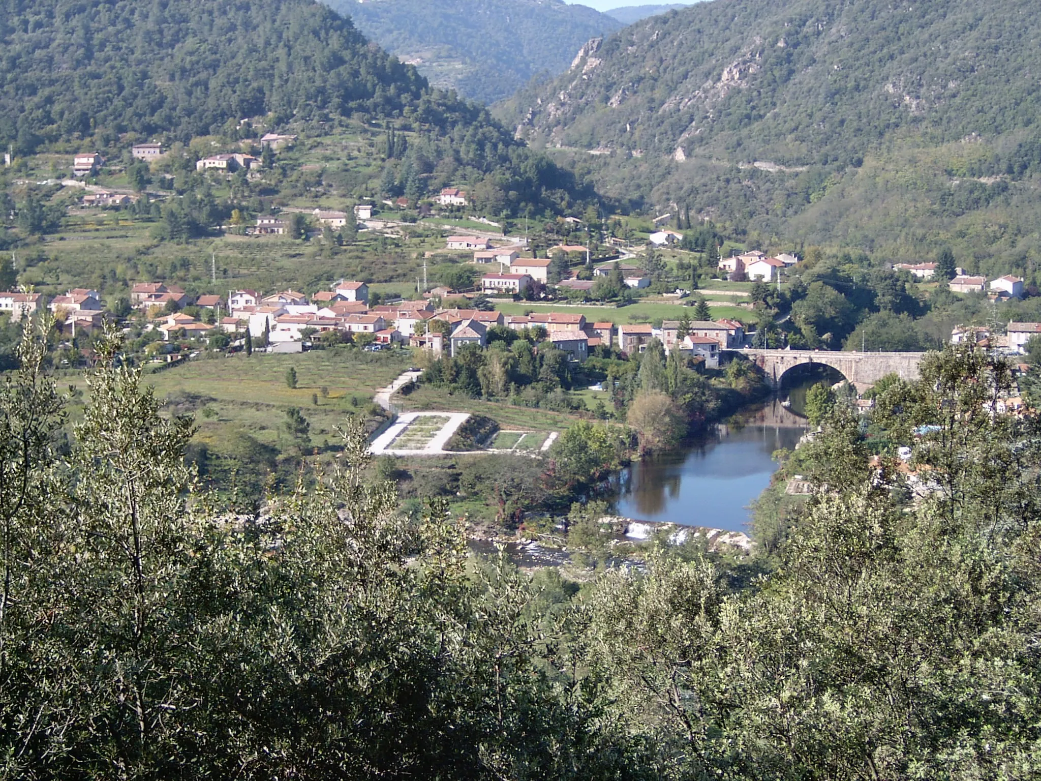 Photo showing: Dunière-sur-Eyrieux, village Ardéchois dans la vallée de l'Eyrieux