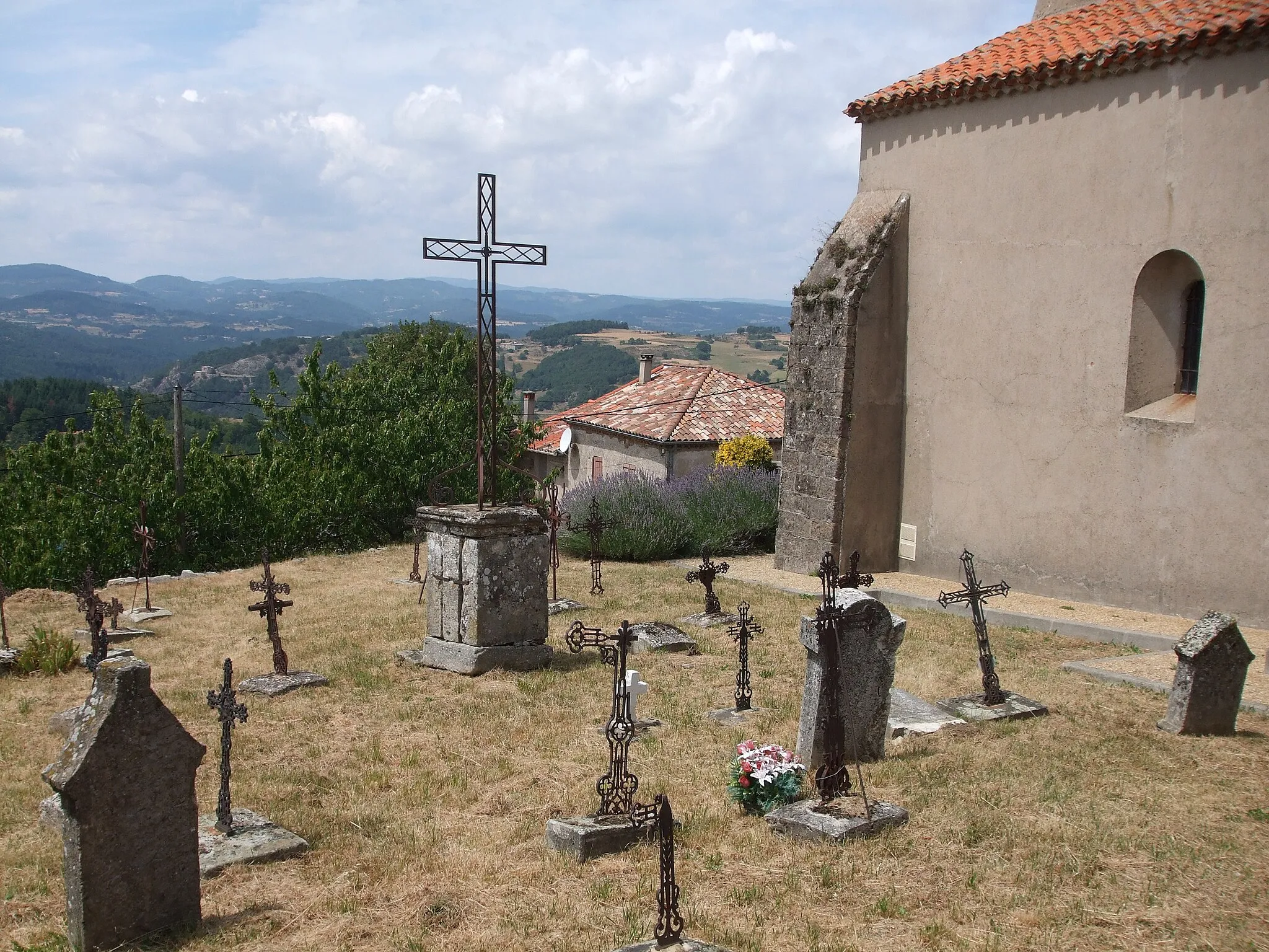 Photo showing: ancien cimetière à côté de l'église