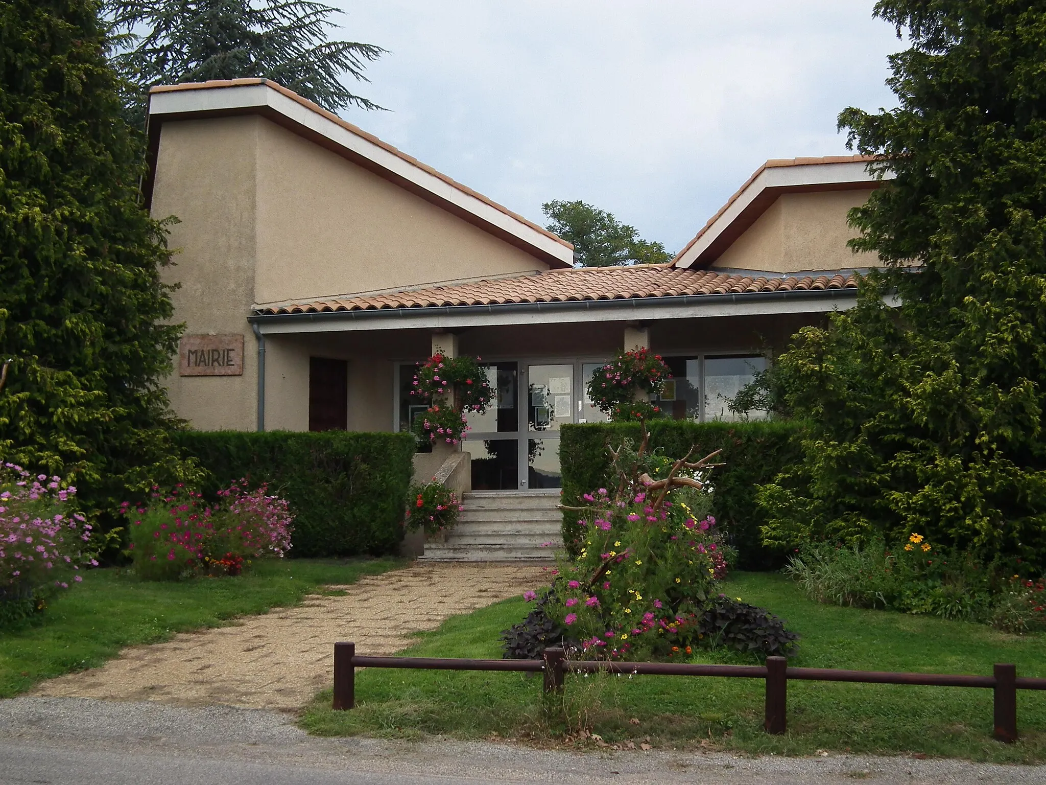 Photo showing: Town hall of Colombier-le-Jeune - Ardèche - France