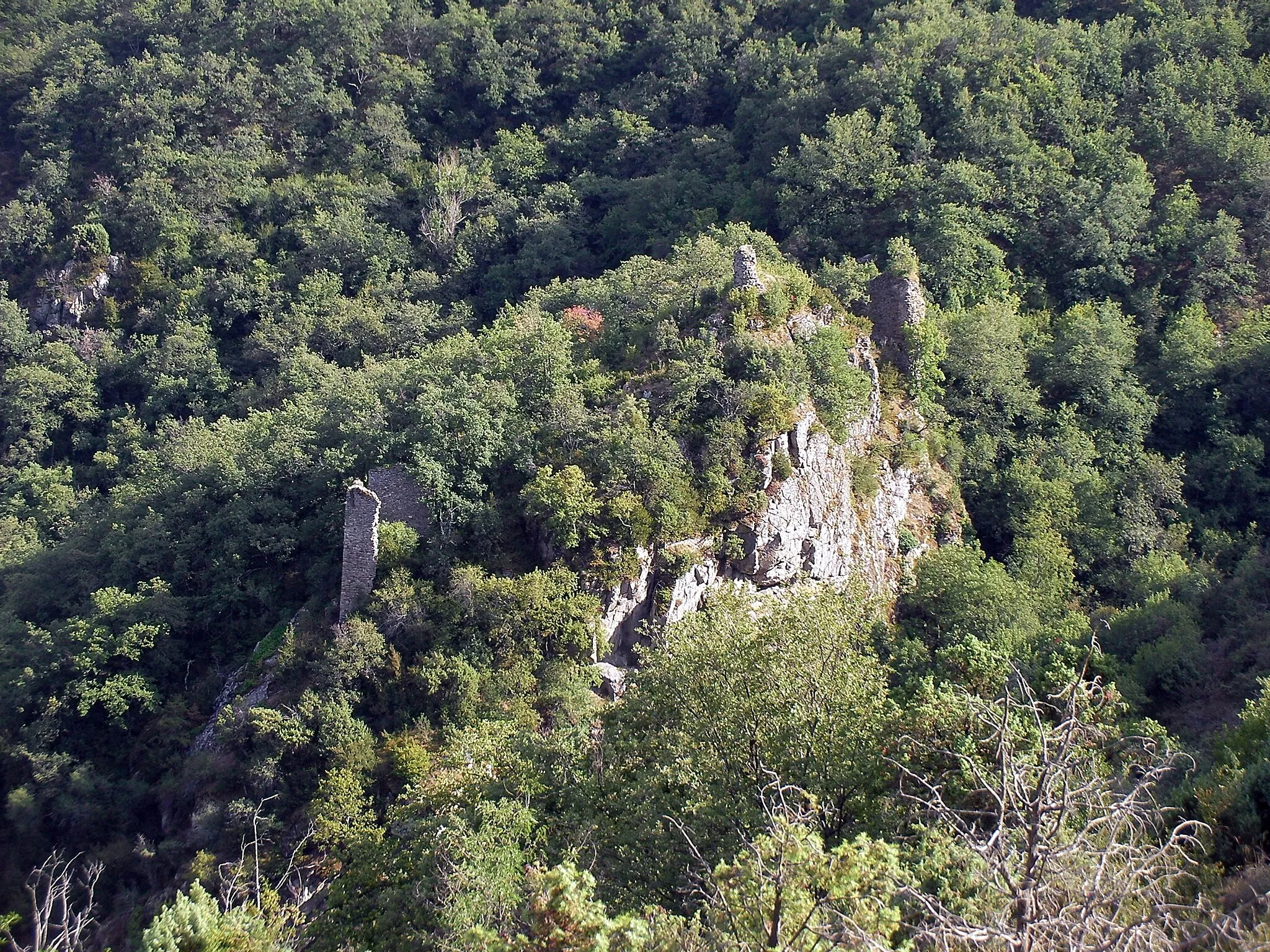 Photo showing: Ruined castle Durtail in Saint-Romain-de-Lerps (Ardèche / France)