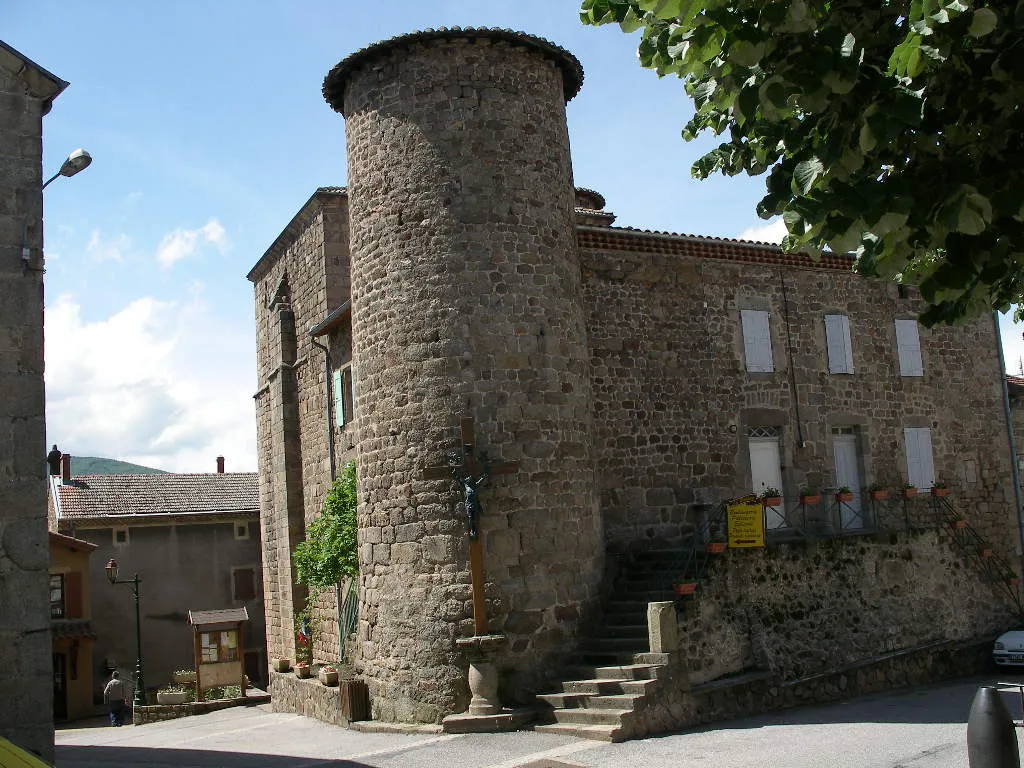 Photo showing: Château situé dans le centre du village.