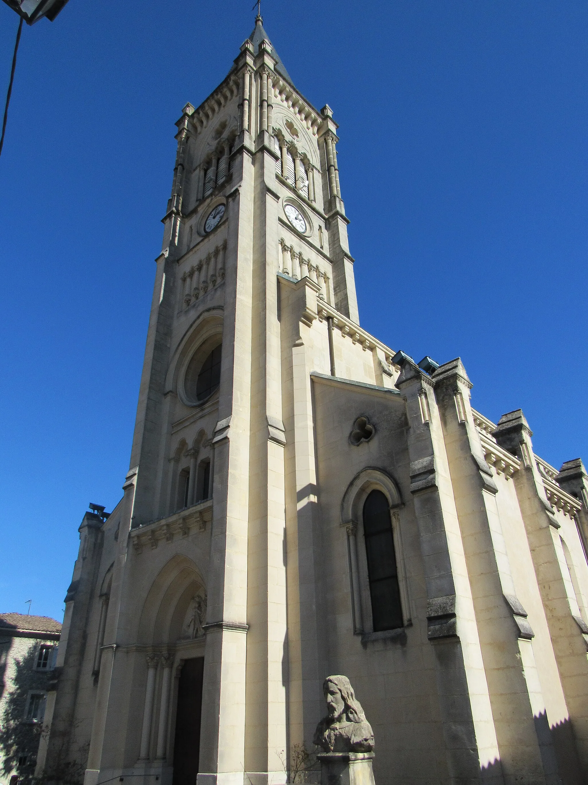 Photo showing: Le clocher de l'église