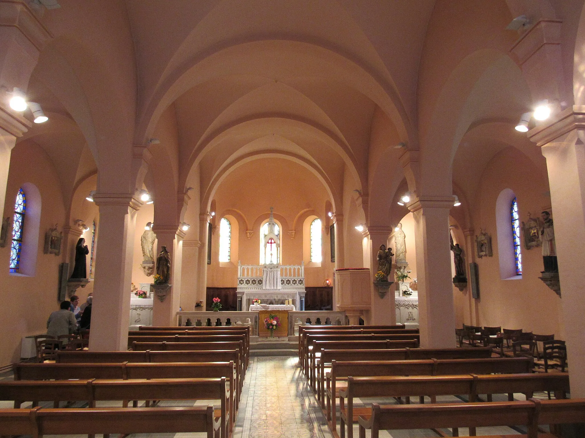 Photo showing: La nef centrale et le chœur