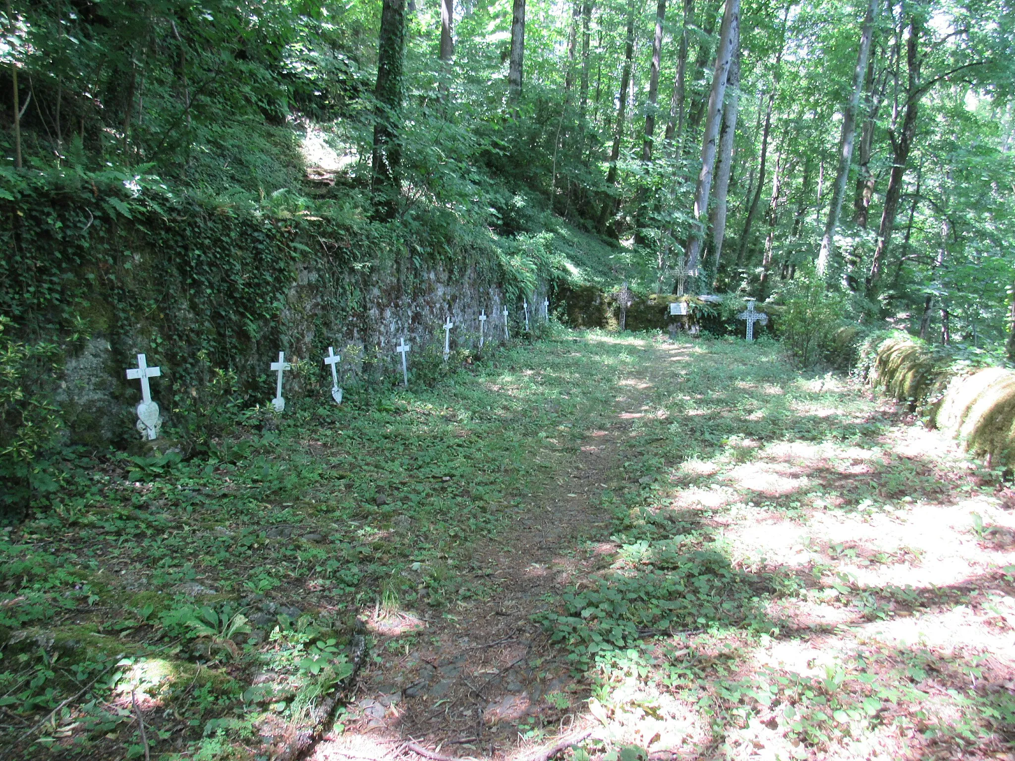 Photo showing: en contrebas du sanctuaire de Notre-Dame d'Ay