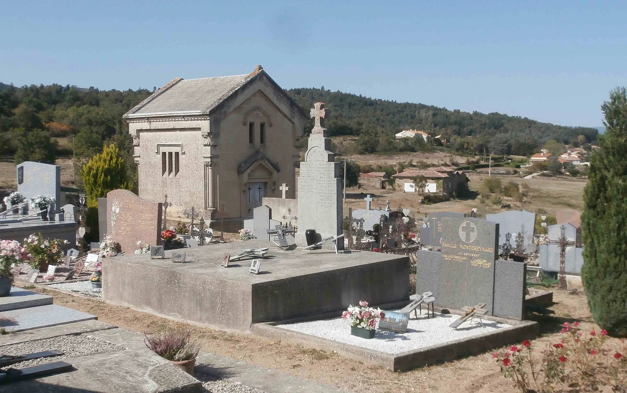 Photo showing: Cemetery of Saint Romain d'Ay