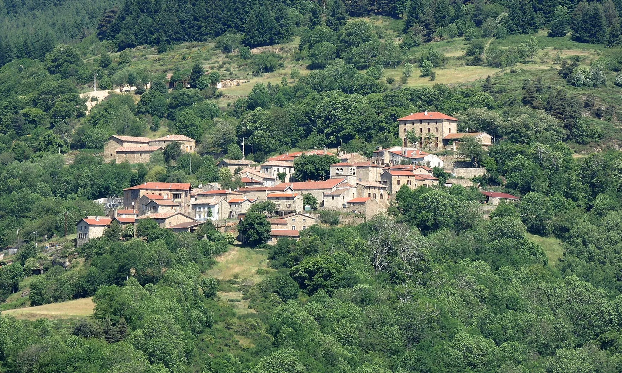 Photo showing: St-Symphorien de Mahun village