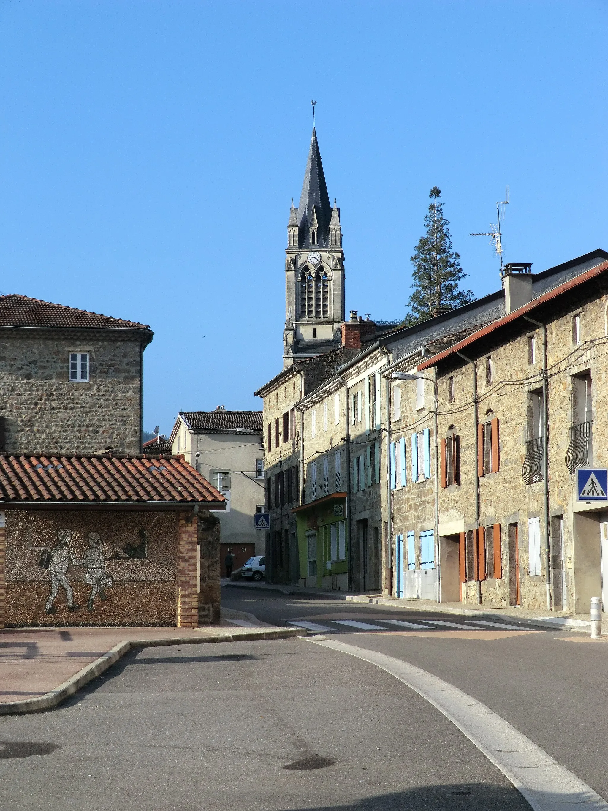 Photo showing: Village and church of Villevocance.