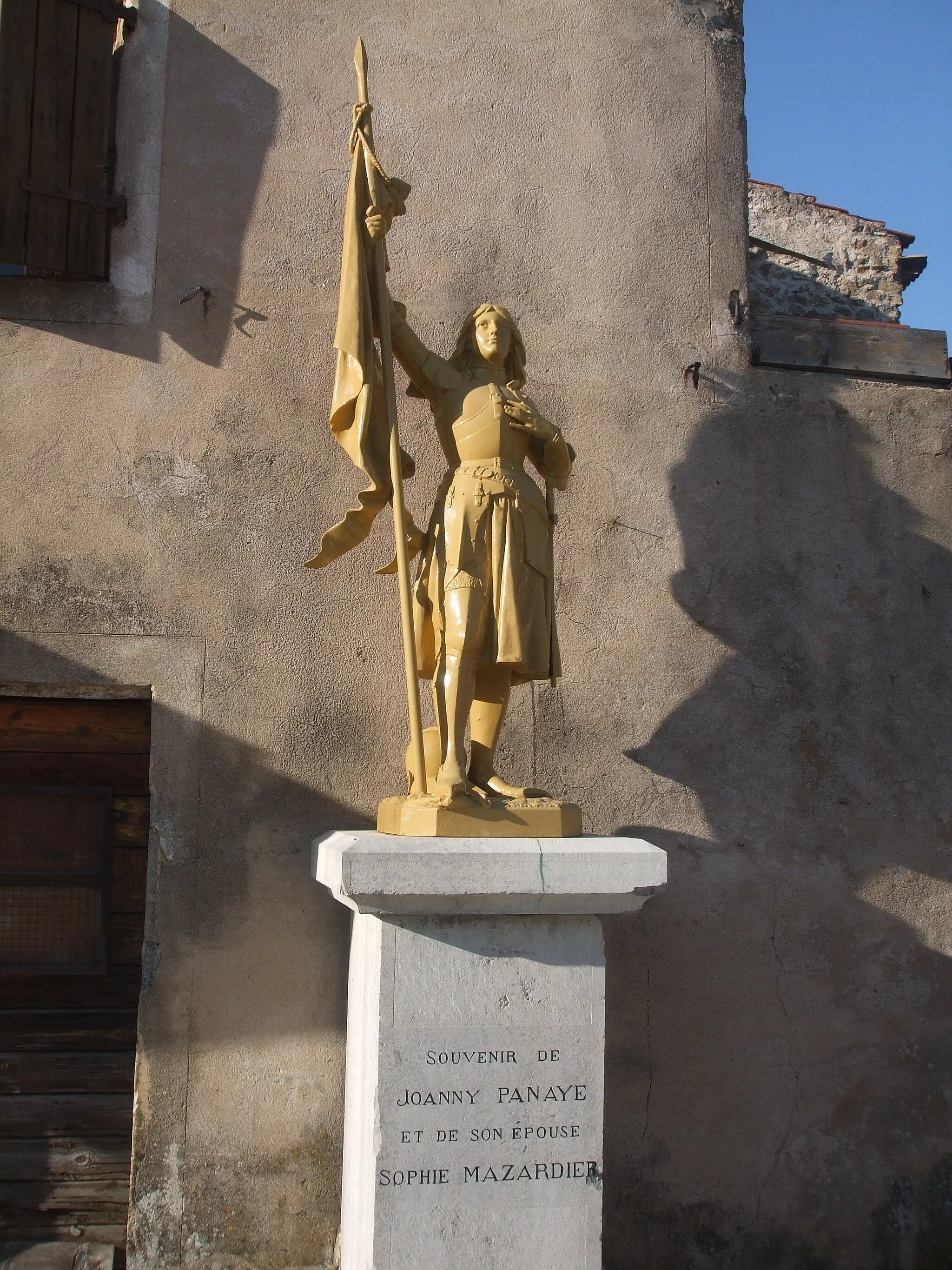 Photo showing: Statue dans le village
