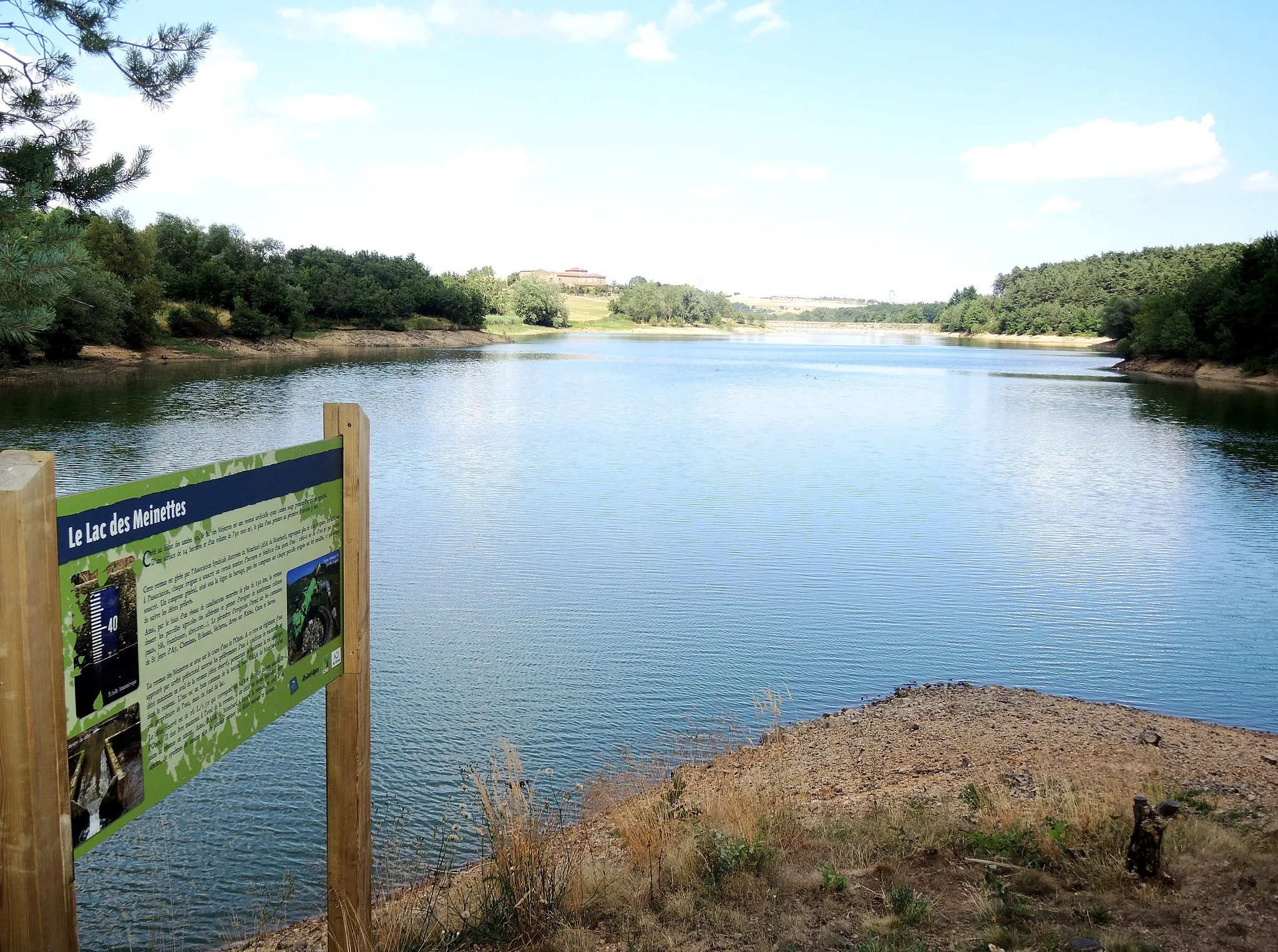 Photo showing: St-Jeure d'Ay lac