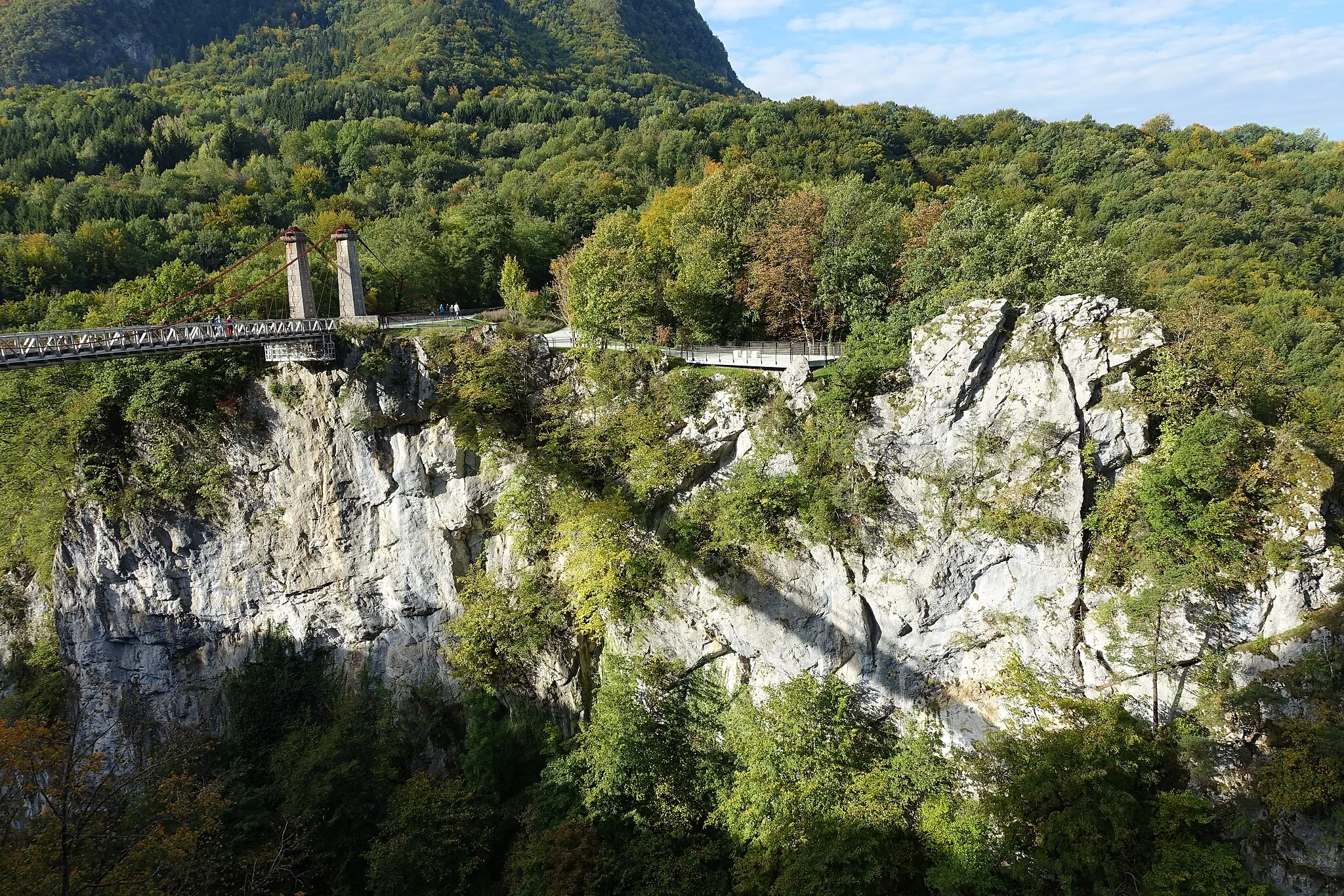 Photo showing: Bridge shadow @ Pont de l'Abîme @ Les Gorges du Chéran @ Bauges