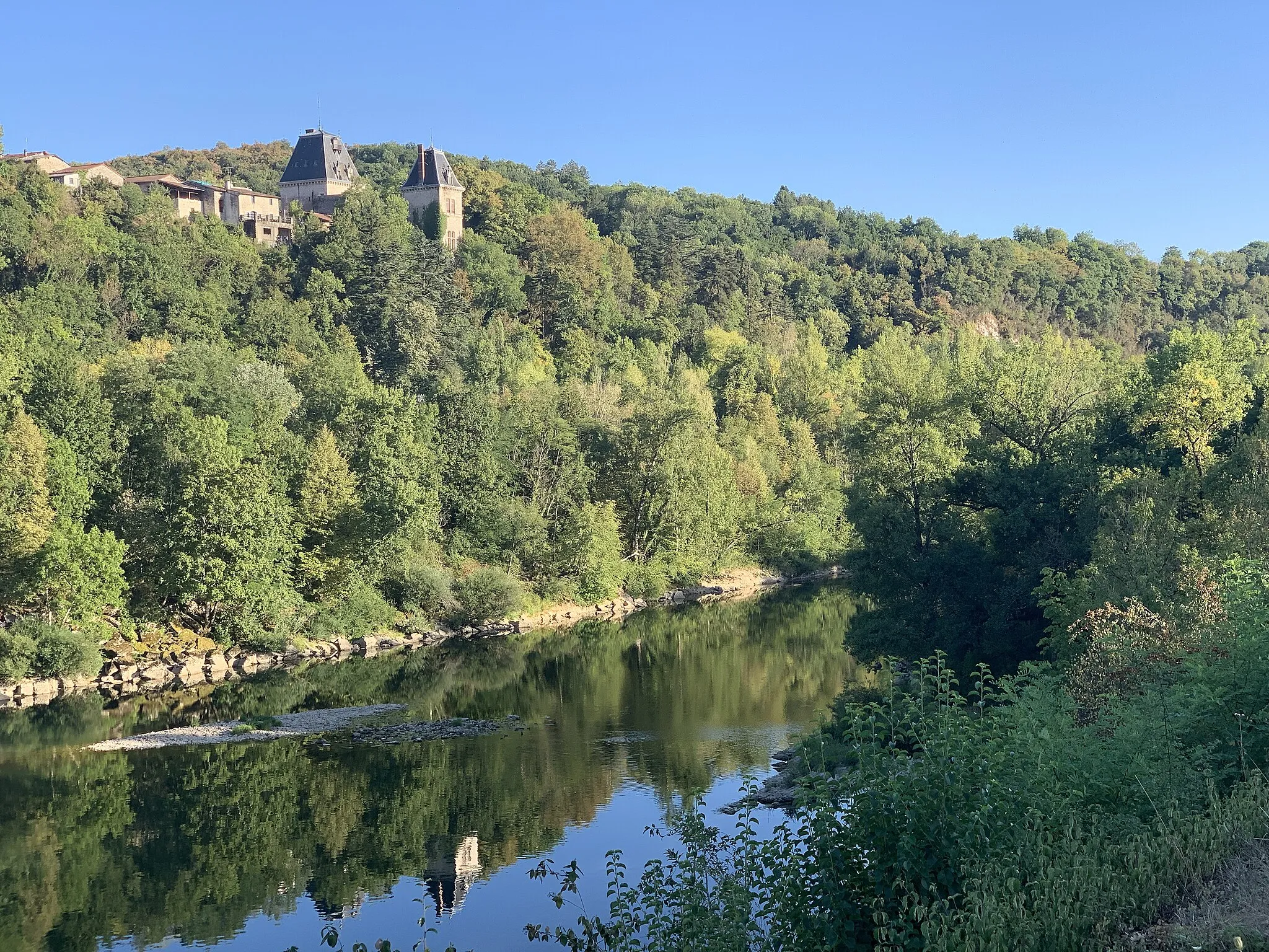 Photo showing: La rivière d'Ain entre les hameaux de la Cueille et d'Allement, Poncin.