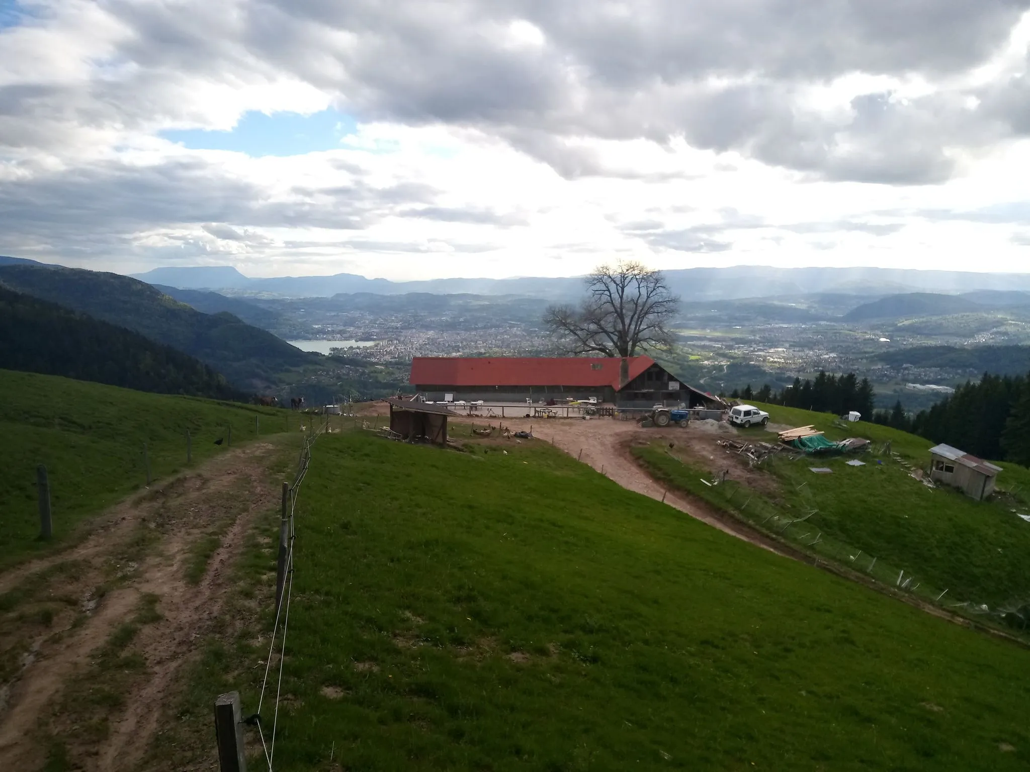 Photo showing: Le chalet Chappuis sur les pentes du Parmelan dominant Annecy, Haute-Savoie, France