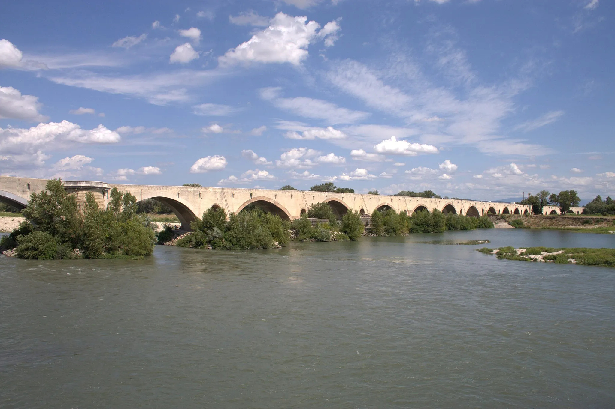 Photo showing: Pont Saint-Esprit(Pont-Saint-Esprit, France)