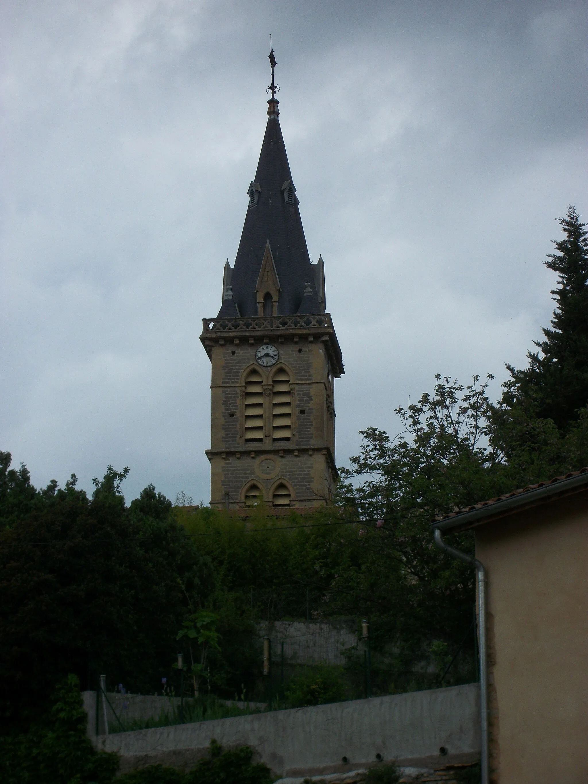 Photo showing: Église Saint Jacques de Roussillon (Isère, France).

Camera location 45° 22′ 15.17″ N, 4° 48′ 34.06″ E View this and other nearby images on: OpenStreetMap 45.370880;    4.809460
Vue du clocher depuis le sud.