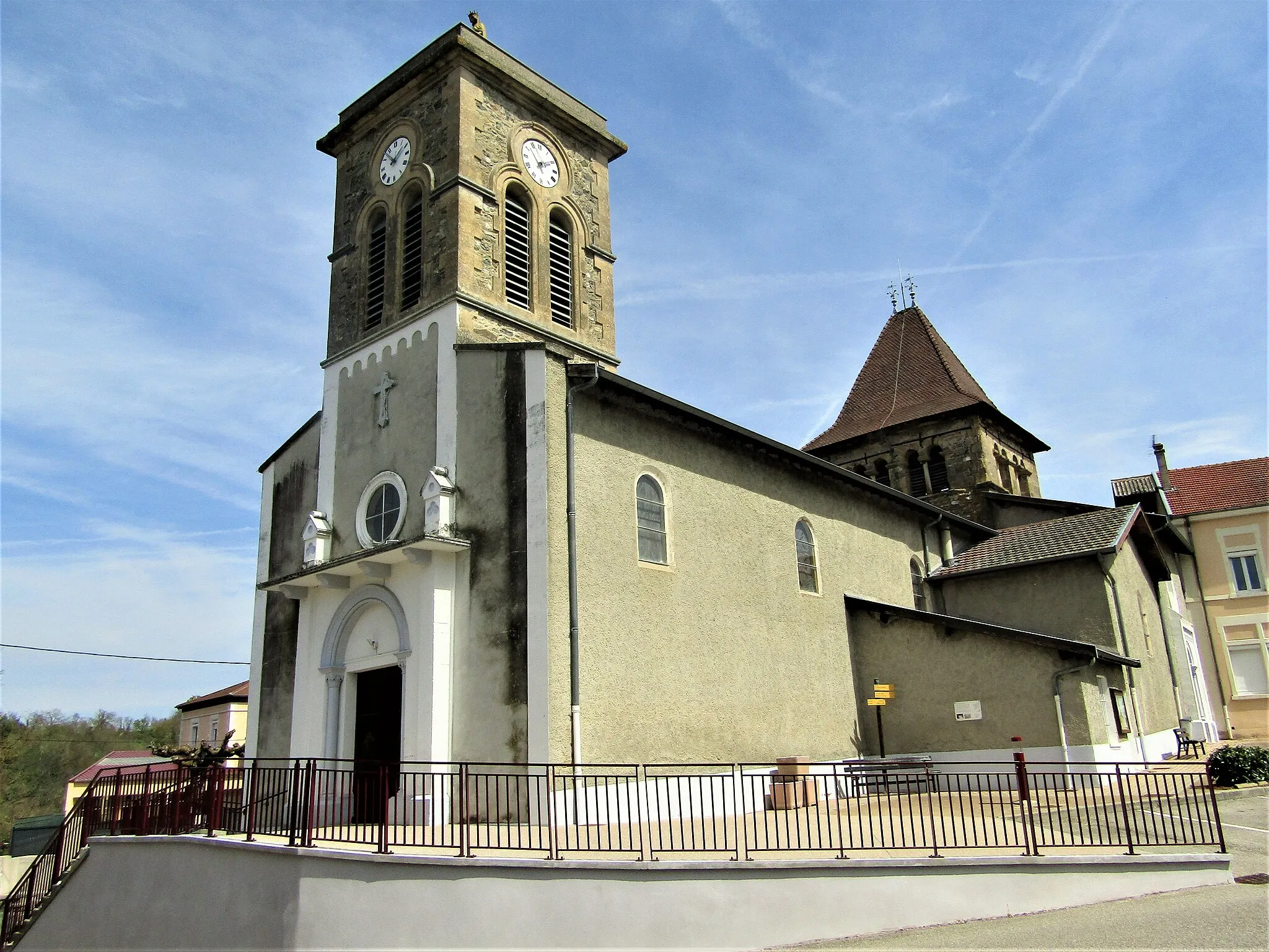 Photo showing: église d'Artas en avril 2019