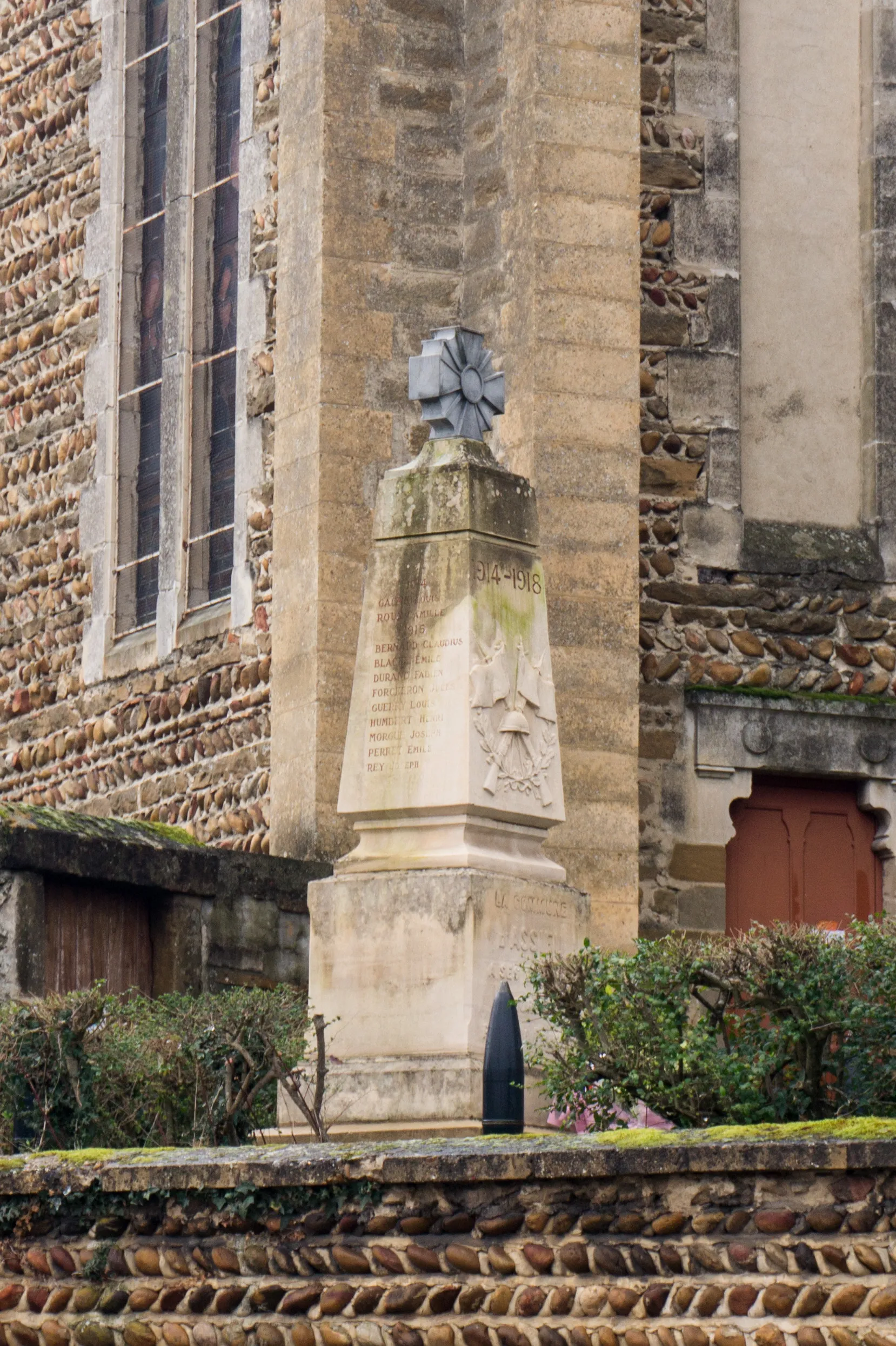 Photo showing: Monuments aux morts d'Assieu