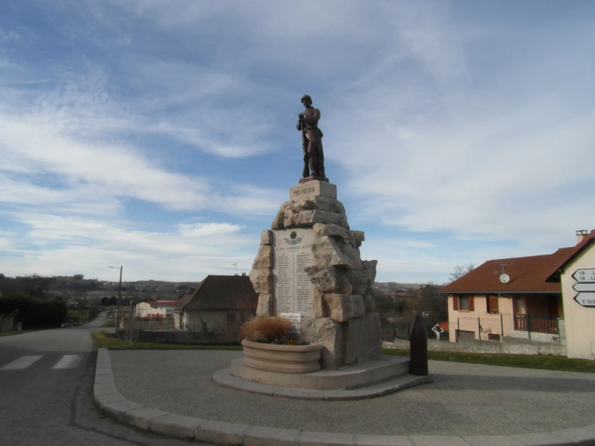 Photo showing: Monument aux morts de Bizonnes en mars 2019