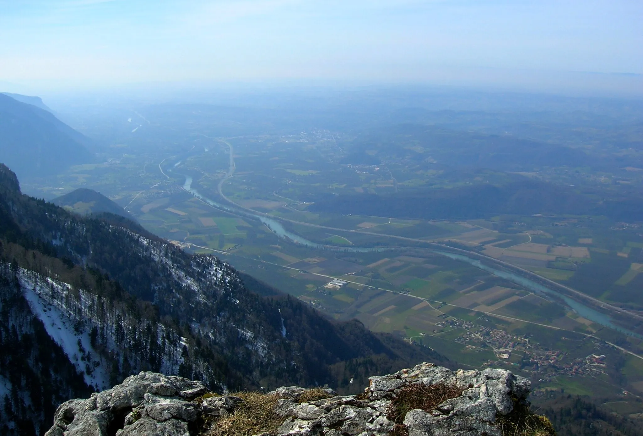 Photo showing: panorama depuis La Cheminée sur la Vallée de l'Isère, commune de Autrans, Isère, France. Rando Autrans > pré de Gève > la cheminée > Bec de l'Orient.
