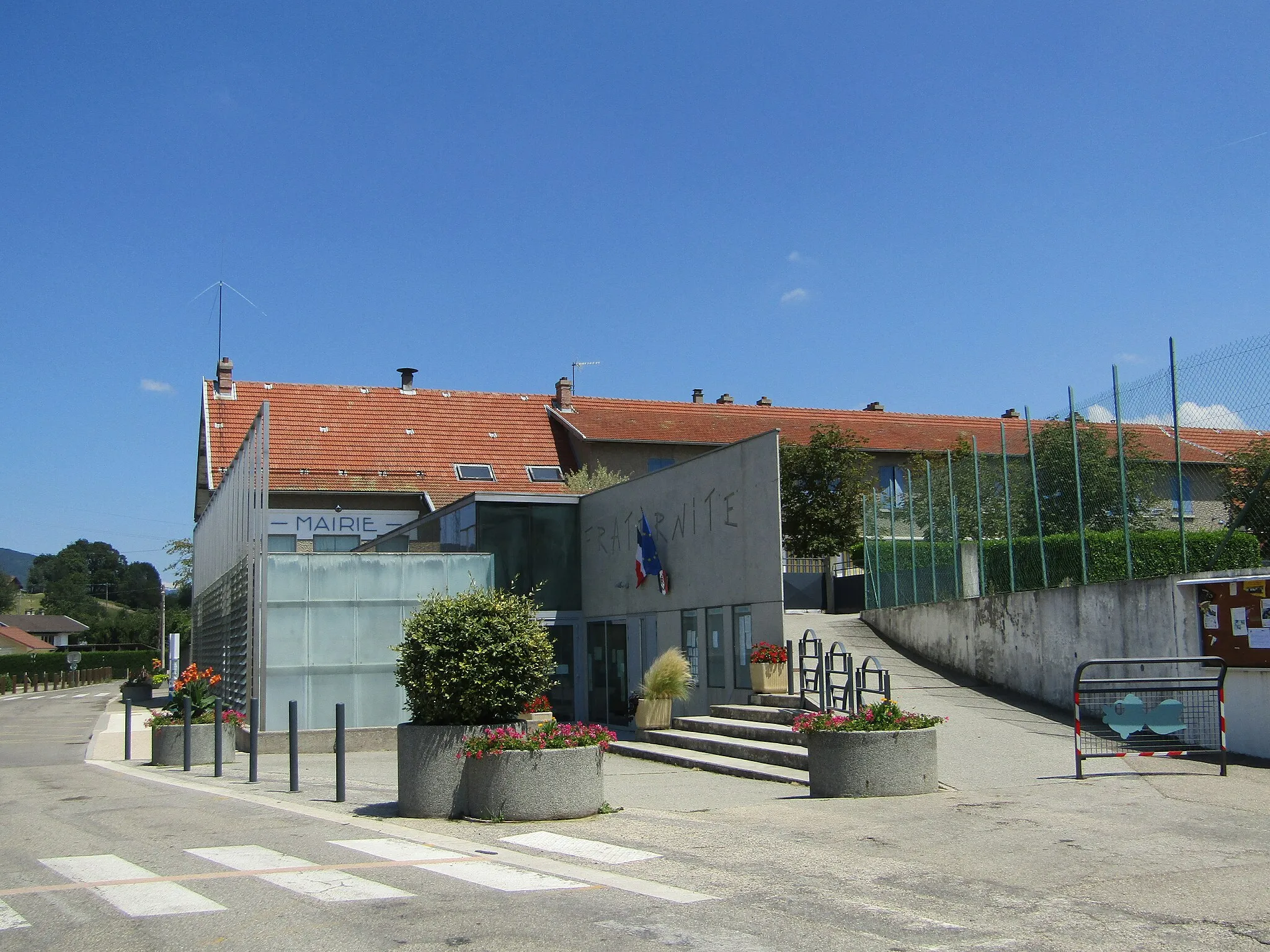 Photo showing: Mairie de Charnècles en 2019