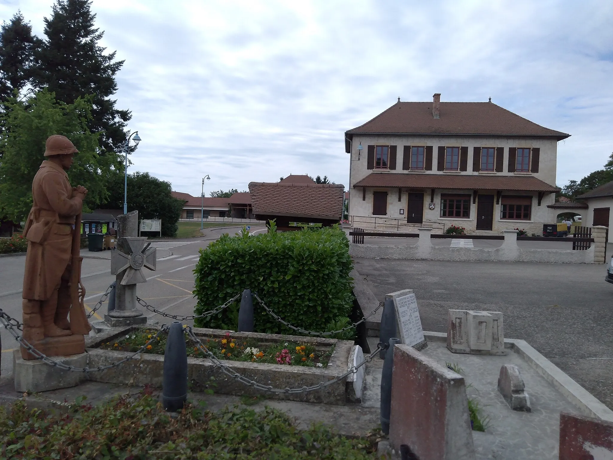 Photo showing: Centre du bourg de Châteauvilain