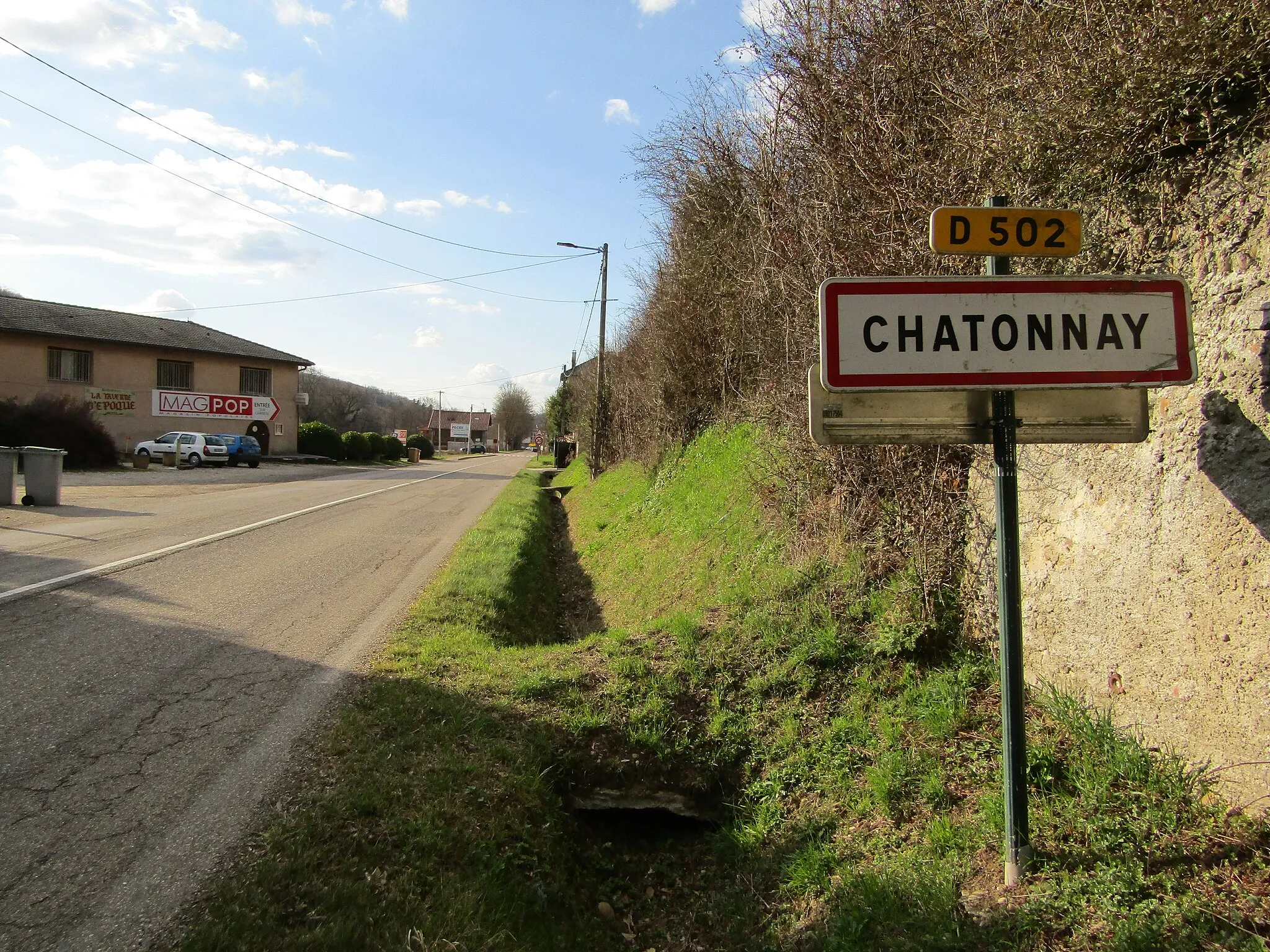 Photo showing: Châtonnay (entrée) en mars 2019