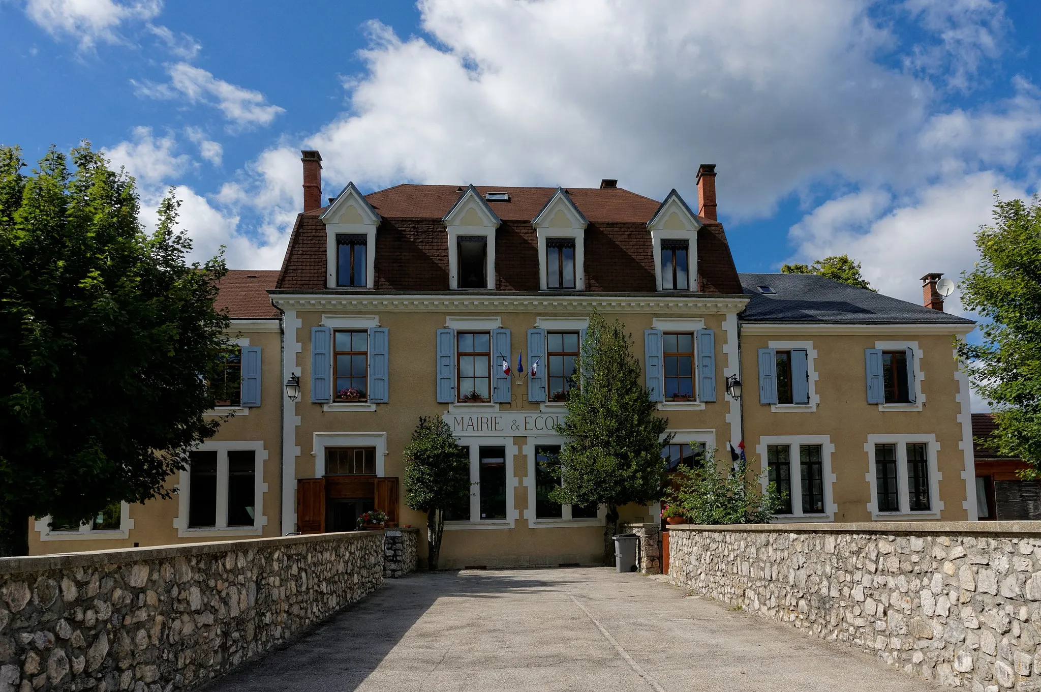 Photo showing: La mairie de Chichilianne
