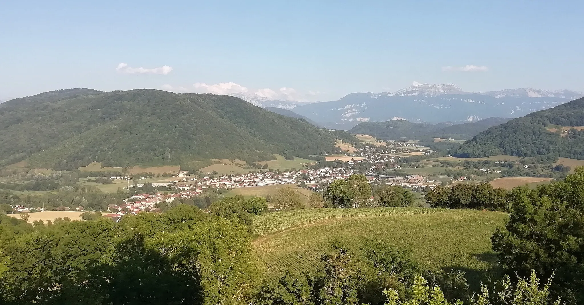 Photo showing: Vue générale de Chirens depuis la tour de Clermont. Chirens, Isère, AuRA, France.