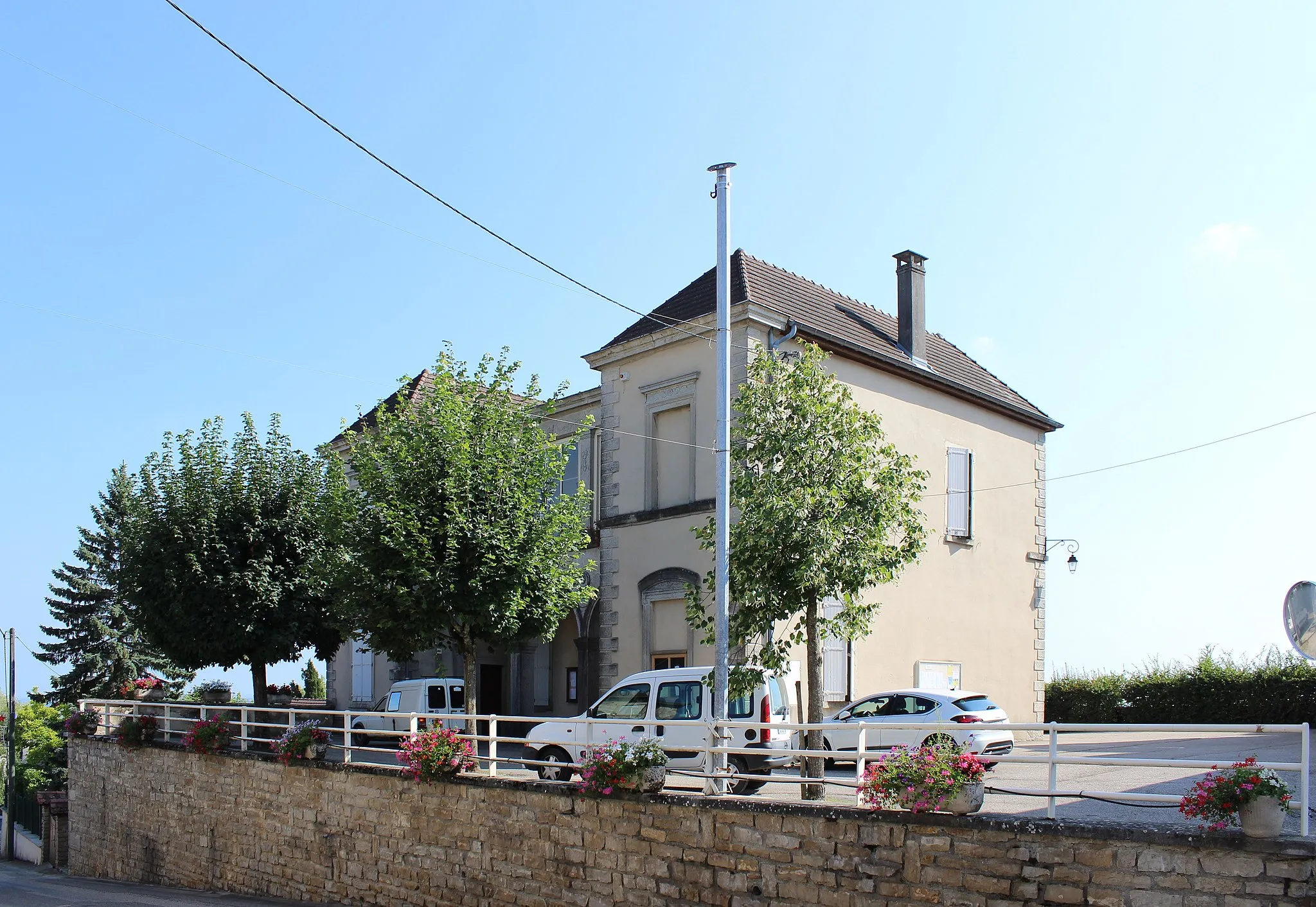 Photo showing: La mairie de Courtenay (Isère).