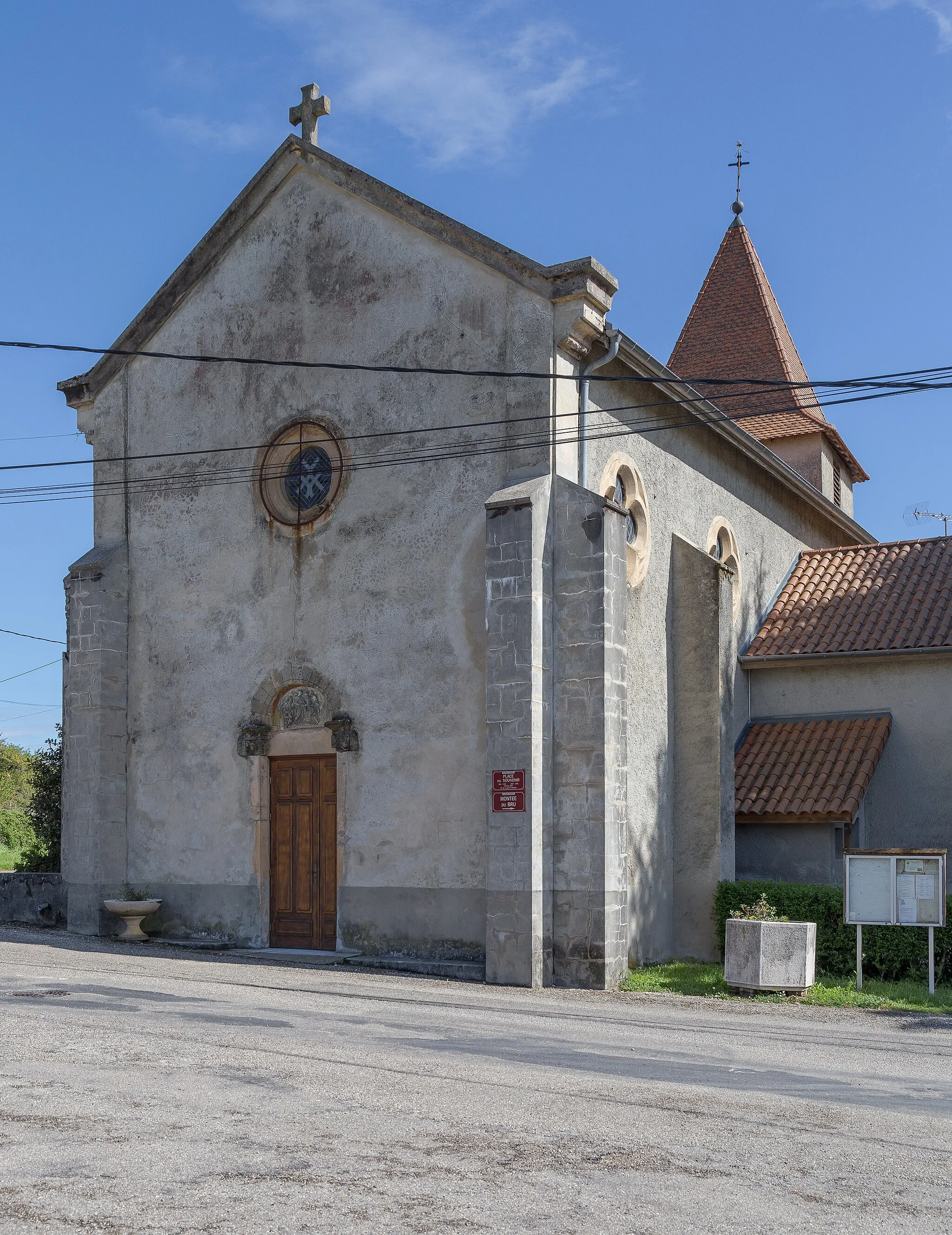 Photo showing: Saint-Genis Church, Crachier, Isère. The pediment from the southwest.