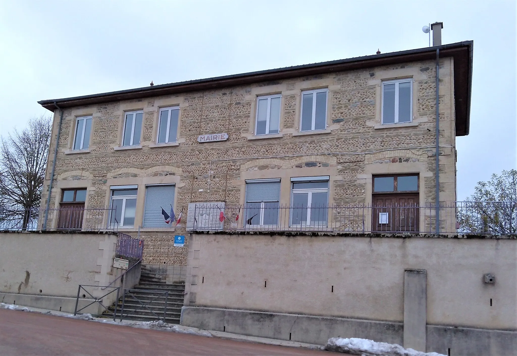 Photo showing: Mairie de Crachier