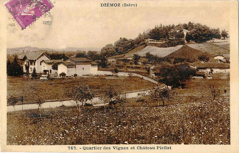 Photo showing: Quartier des vignes et château Piellat au début du XXe siècle à Diémoz