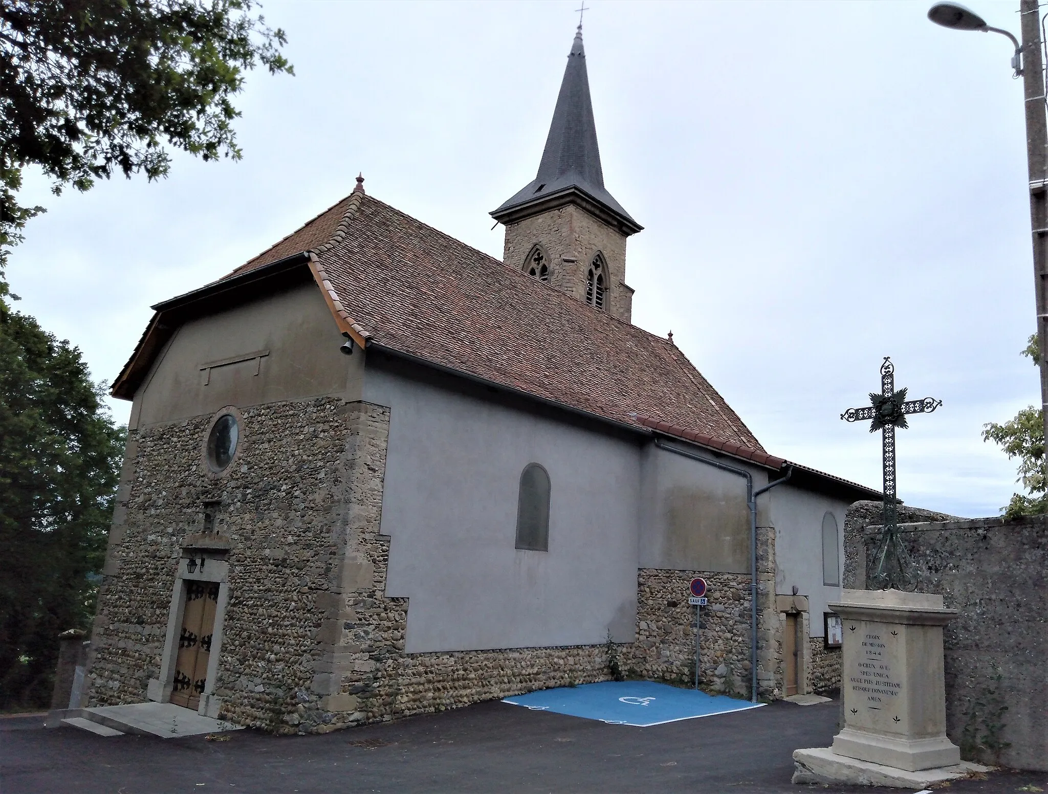 Photo showing: Église de Doissin en juillet 2019