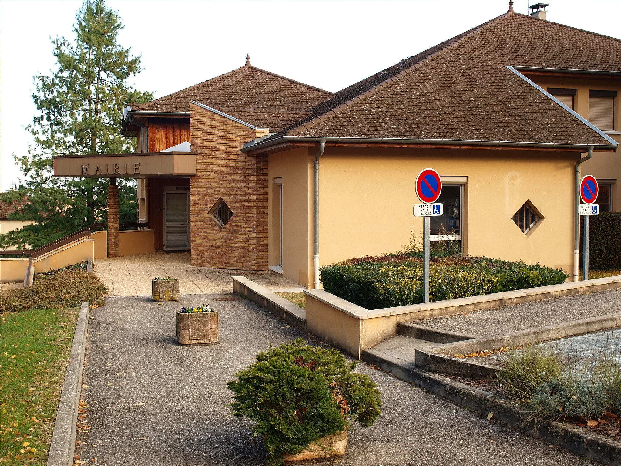 Photo showing: Domarin (Isère, France) ; mairie