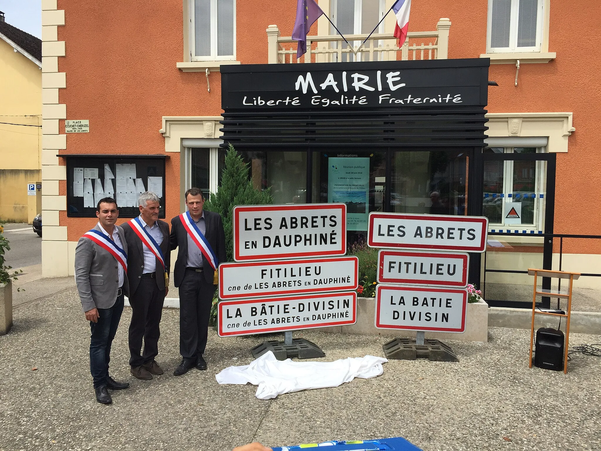 Photo showing: Les trois maires delegués pour une commune nouvelle "les Abrets en Dauphiné"