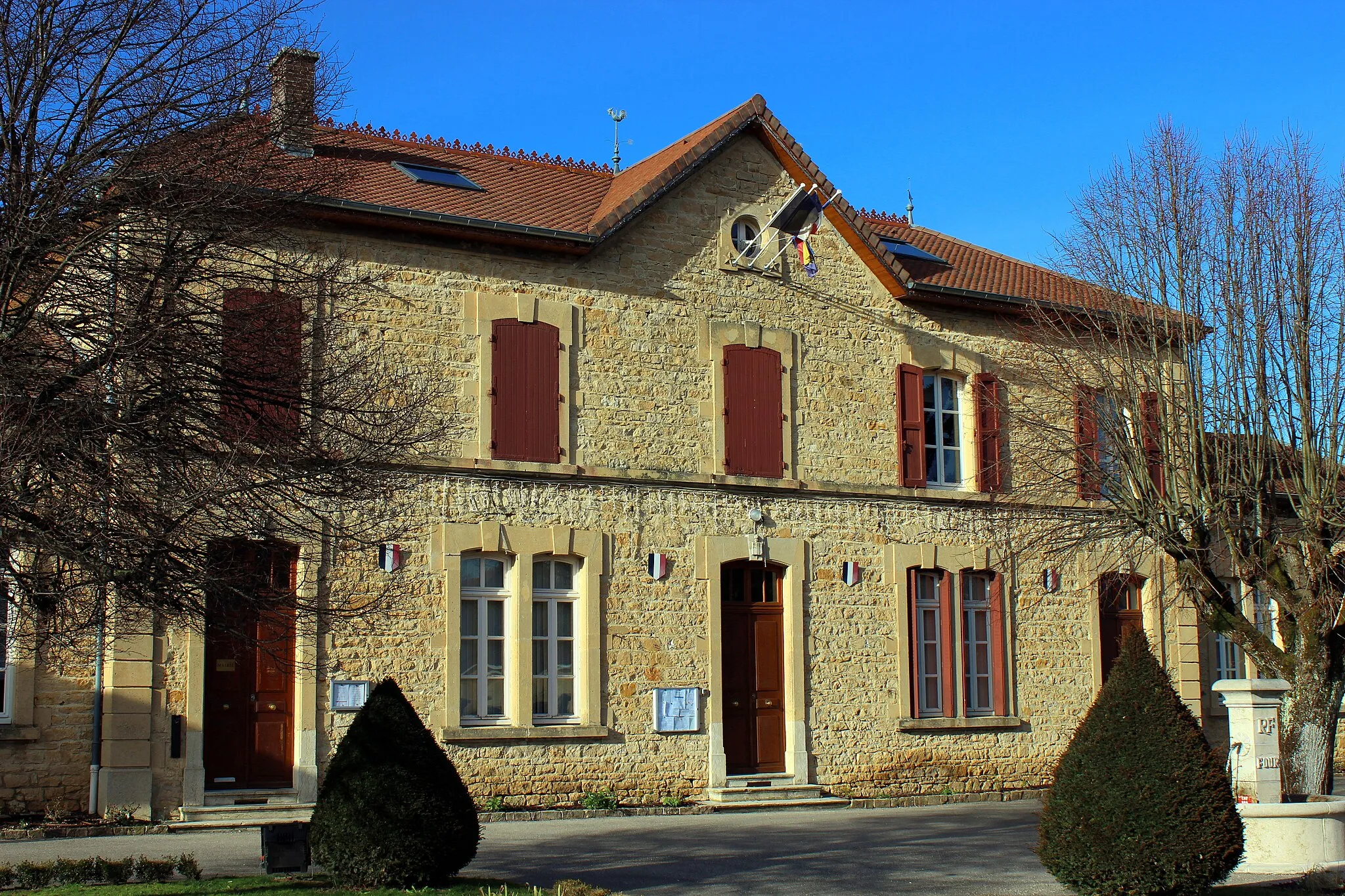 Photo showing: Hotel de ville à Four.