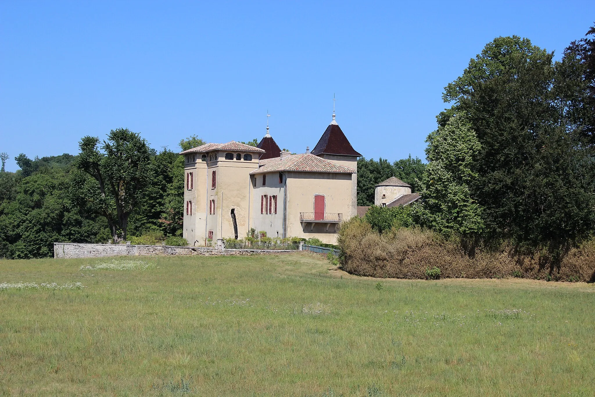 Photo showing: This building is indexed in the base Mérimée, a database of architectural heritage maintained by the French Ministry of Culture, under the reference IA38000119 .