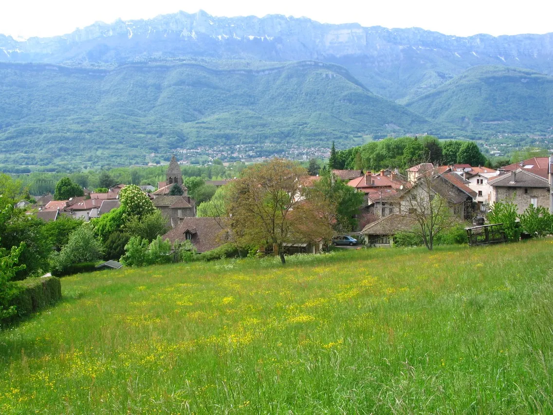 Photo showing: Goncelin, Grésivaudan, Isère. En arrière-plan, massif de la Chartreuse.