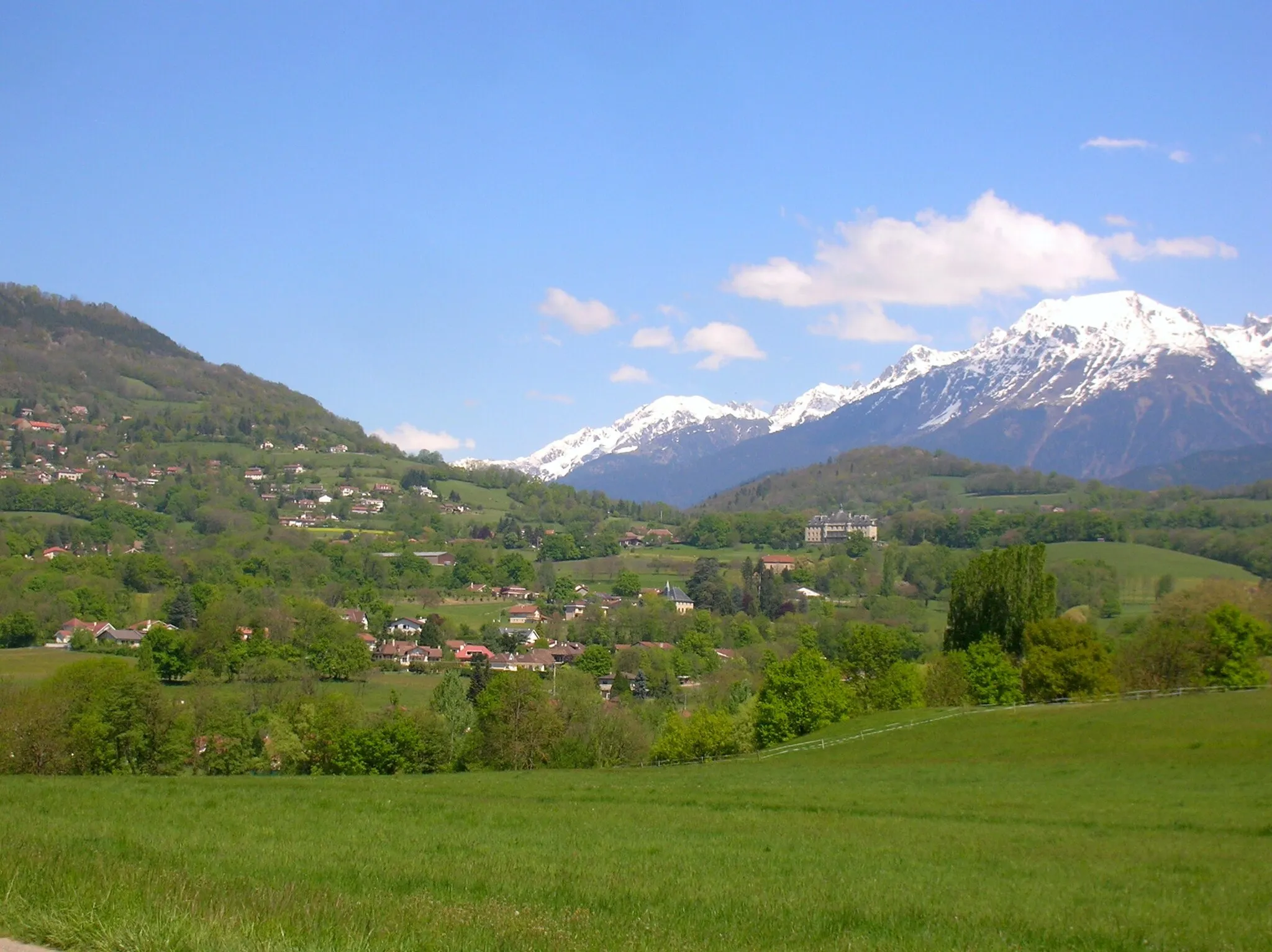 Photo showing: vue générale d'Herbeys depuis l'Enclos (Brié-et-Angonnes). Isère, France.