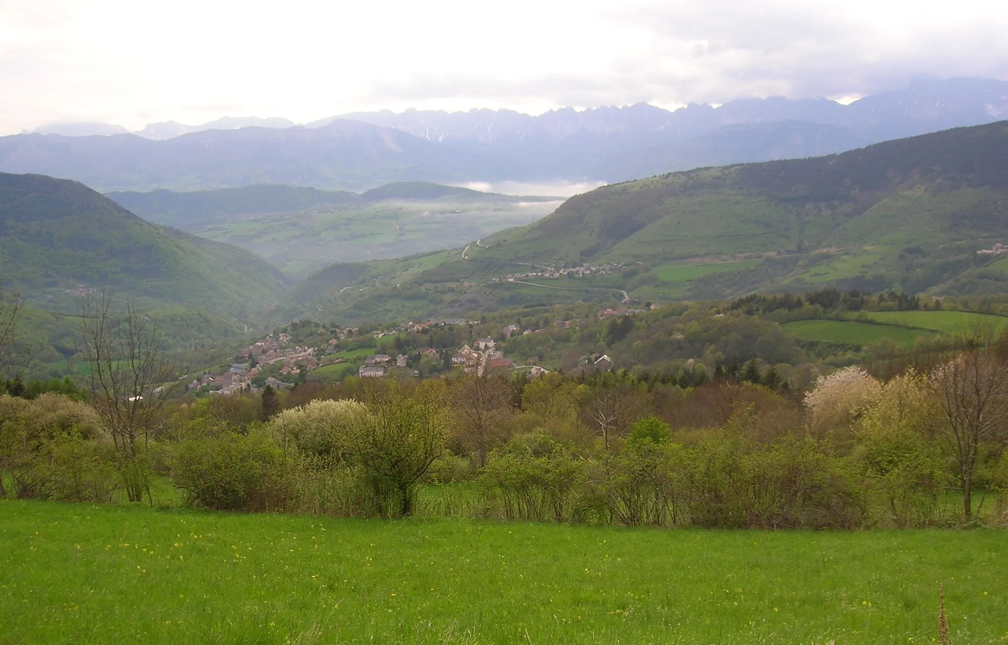 Photo showing: La Motte-d'Aveillans depuis le chemin de la Pierre Persée