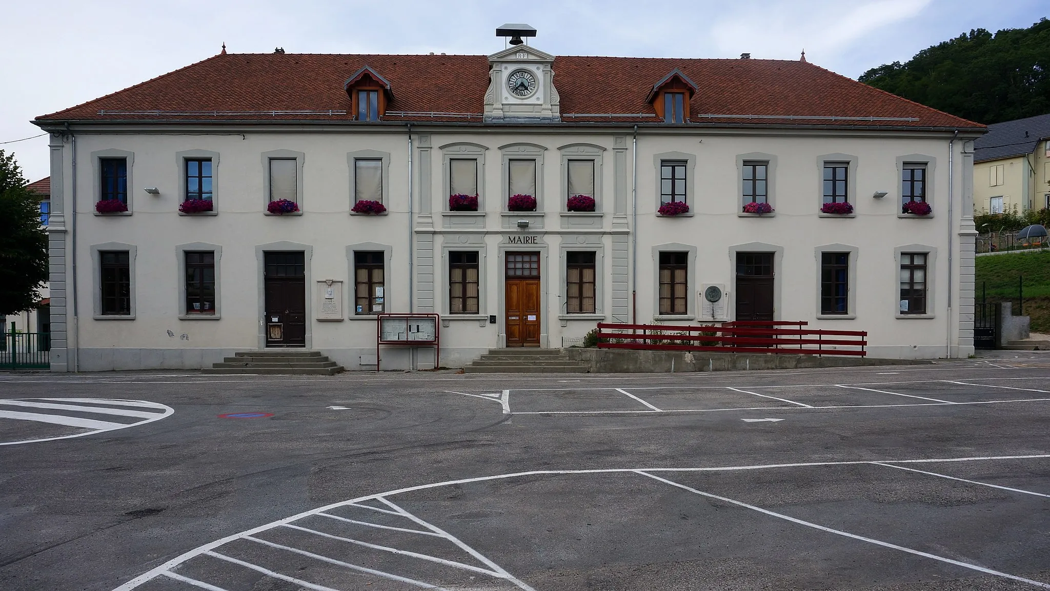 Photo showing: La mairie de La Motte-d'Aveillans.