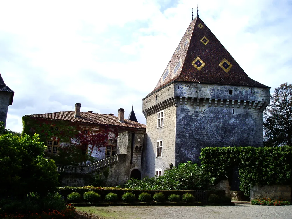 Photo showing: Vue du Château de la sour intérieure