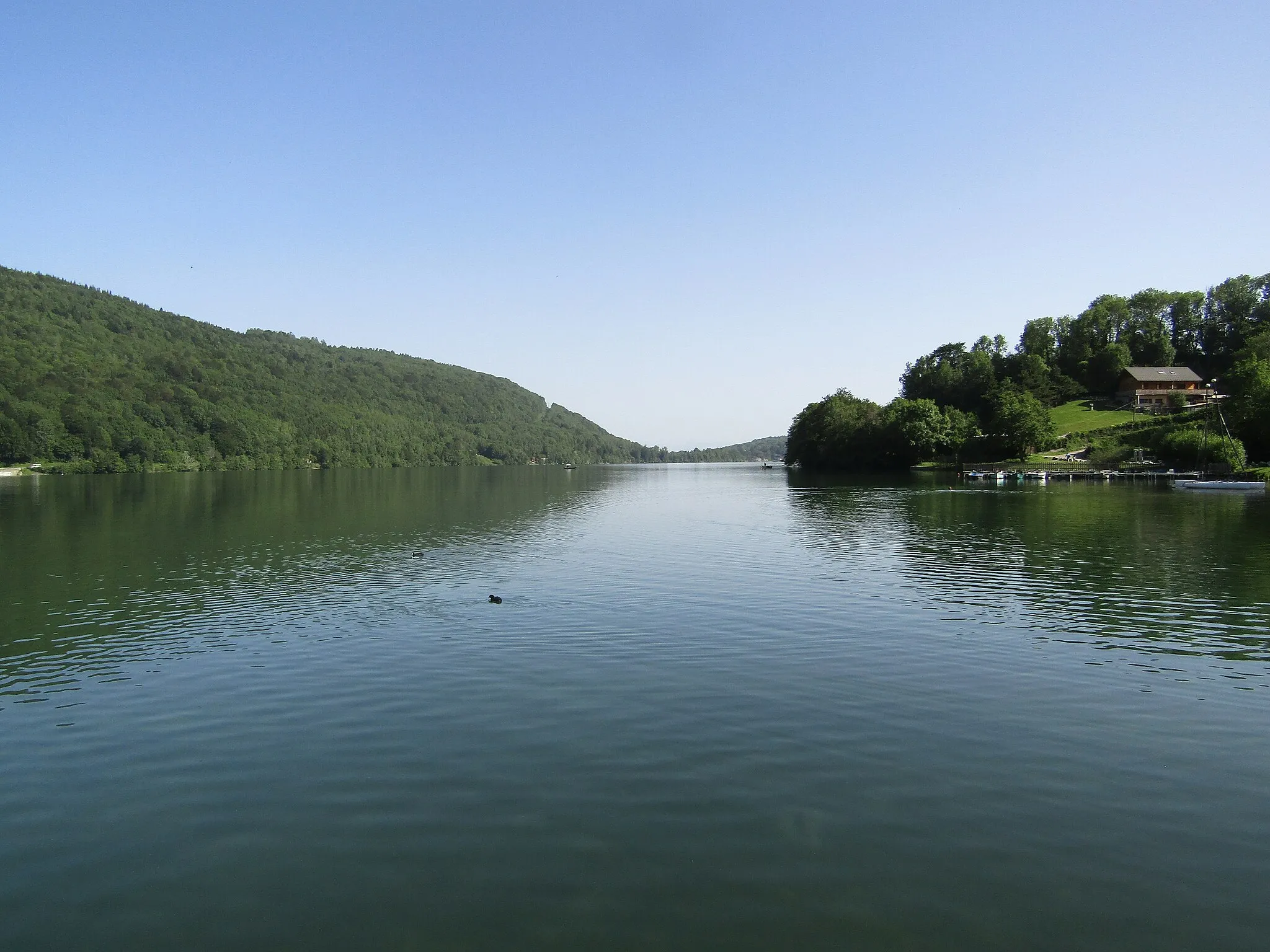 Photo showing: Grand Lac de Laffrey depuis le sud en juin 2019