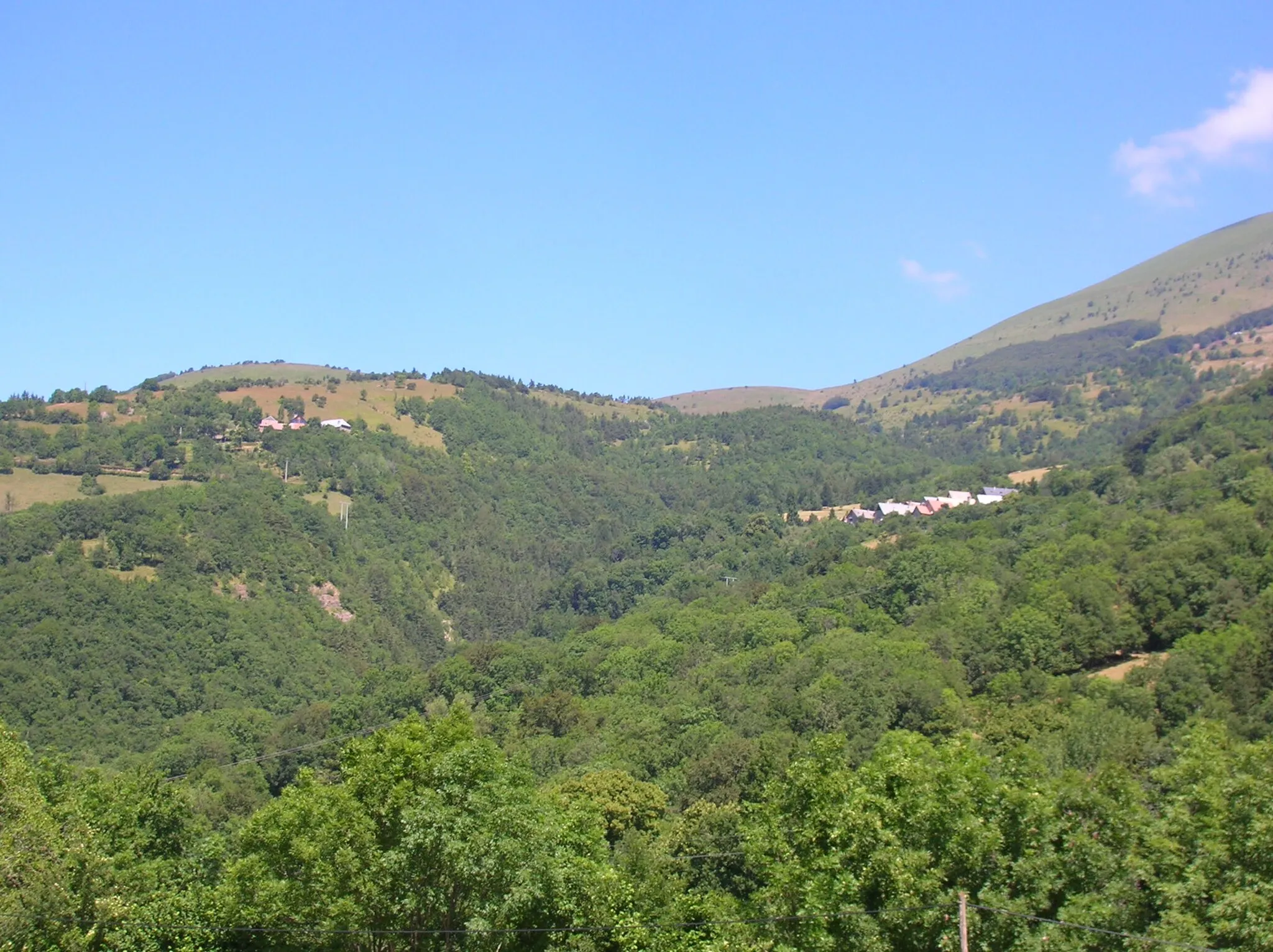 Photo showing: panorama sur deux hameaux depuis l'église. Les Côtes-de-Corps, Isère, France.