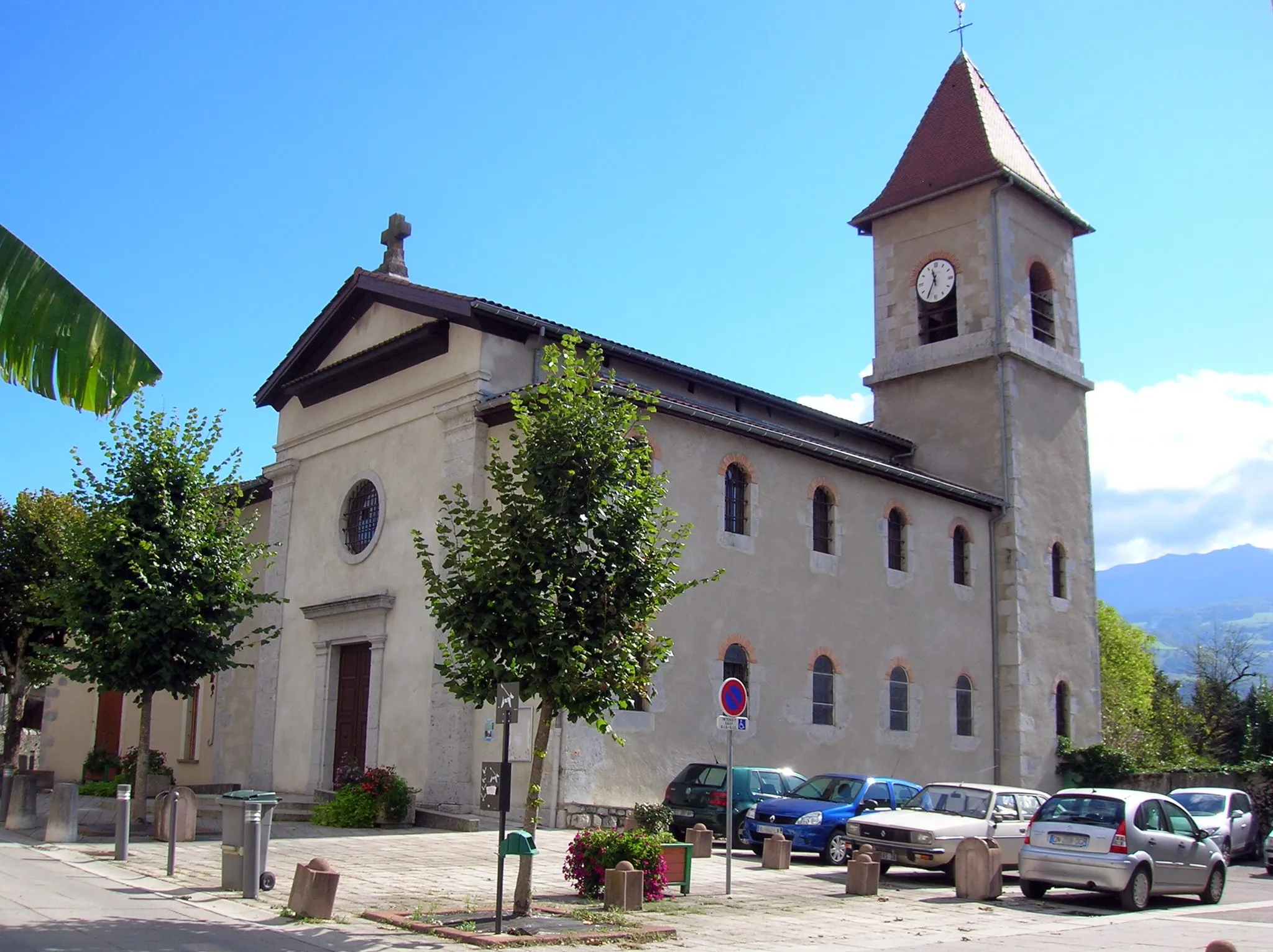 Photo showing: église. Lumbin un jour de Coupe Icare. Lumbin, Isère, France.
