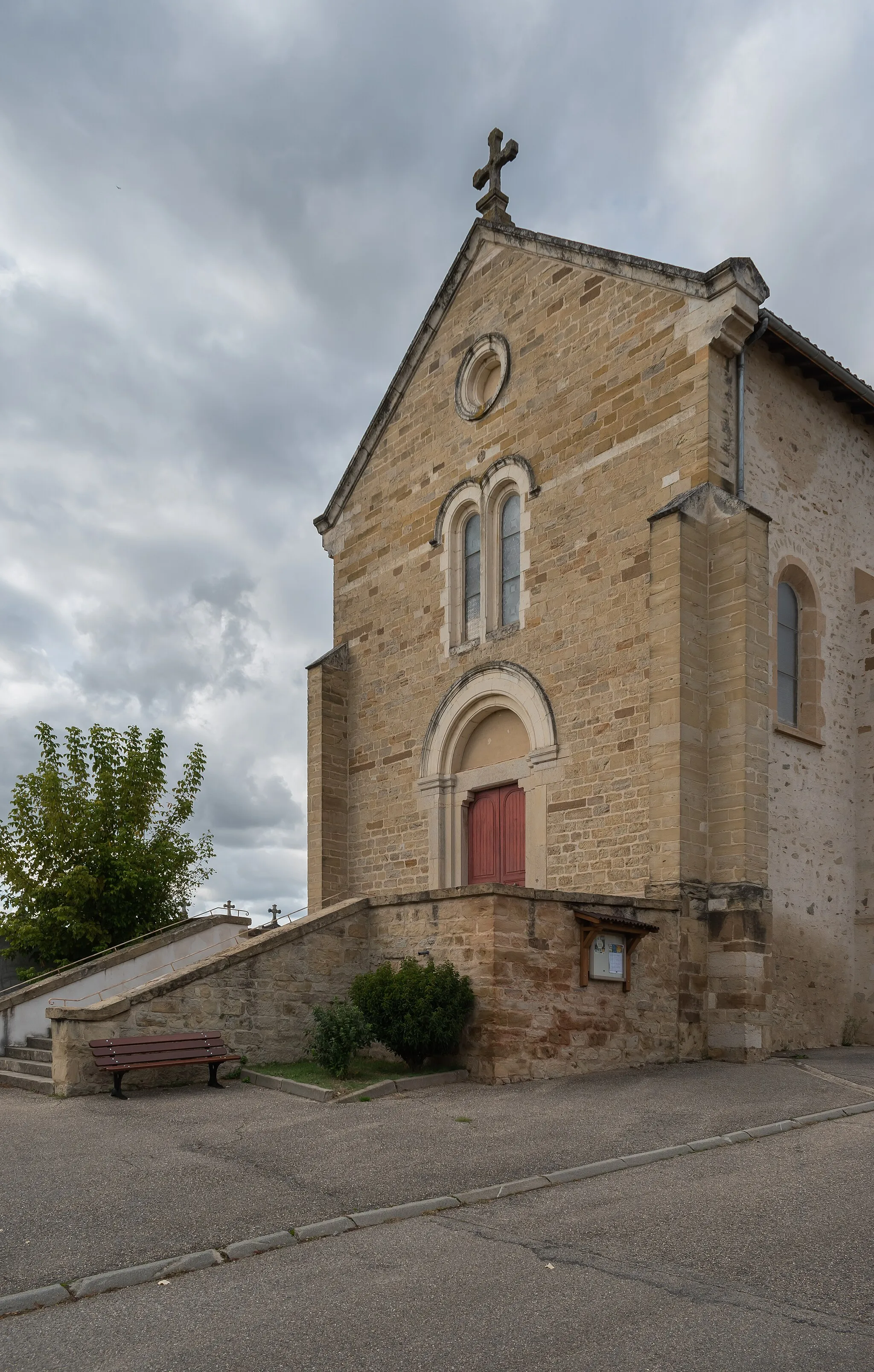 Photo showing: Saint Louis church in Luzinay, Isère, France