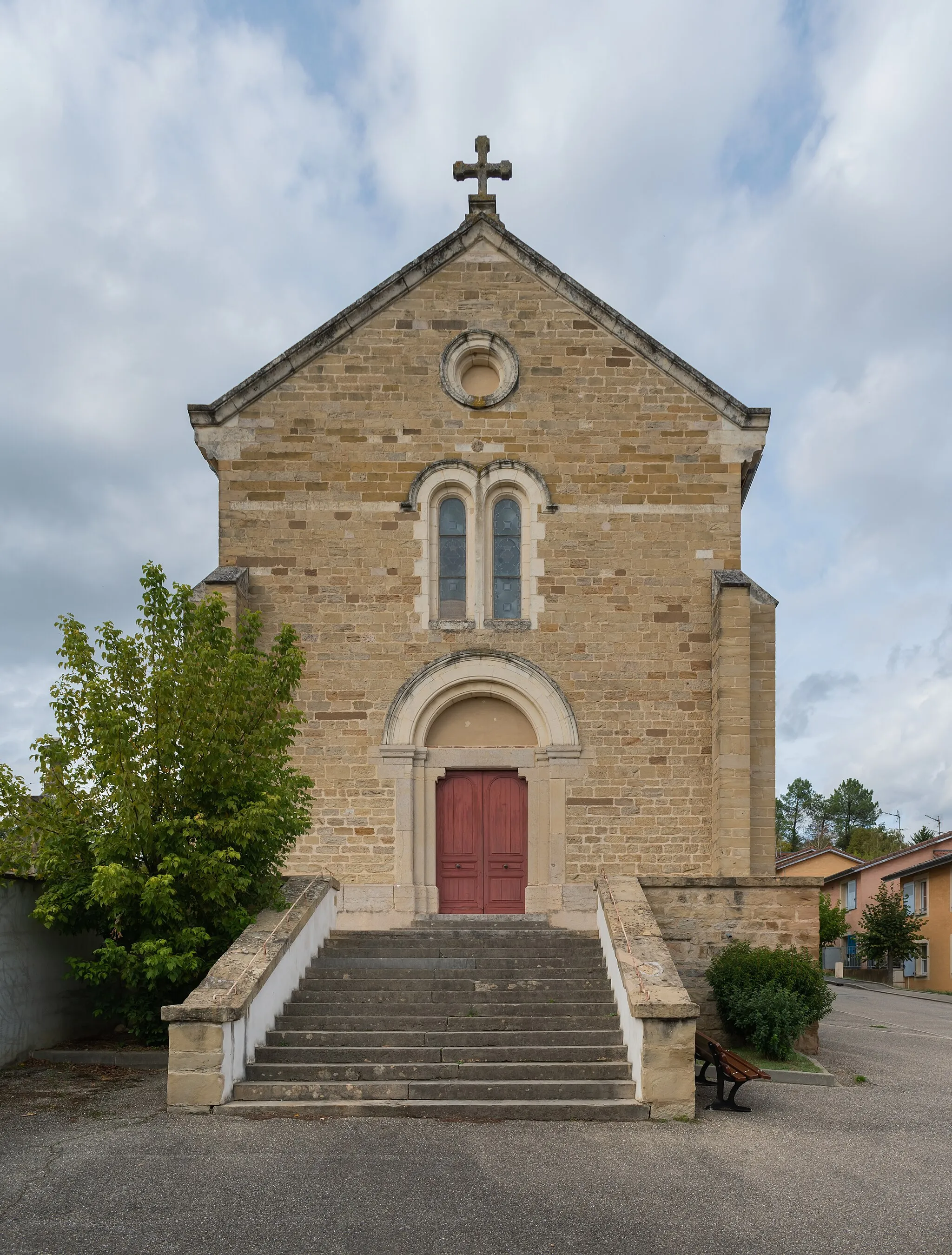 Photo showing: Saint Louis church in Luzinay, Isère, France