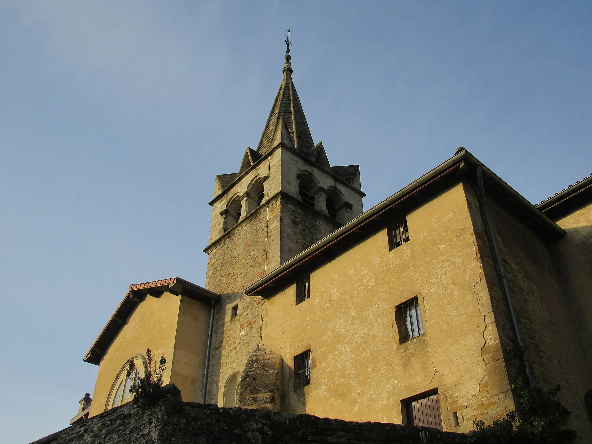 Photo showing: Le clocher de l'église et le prieuré Saint Maximin